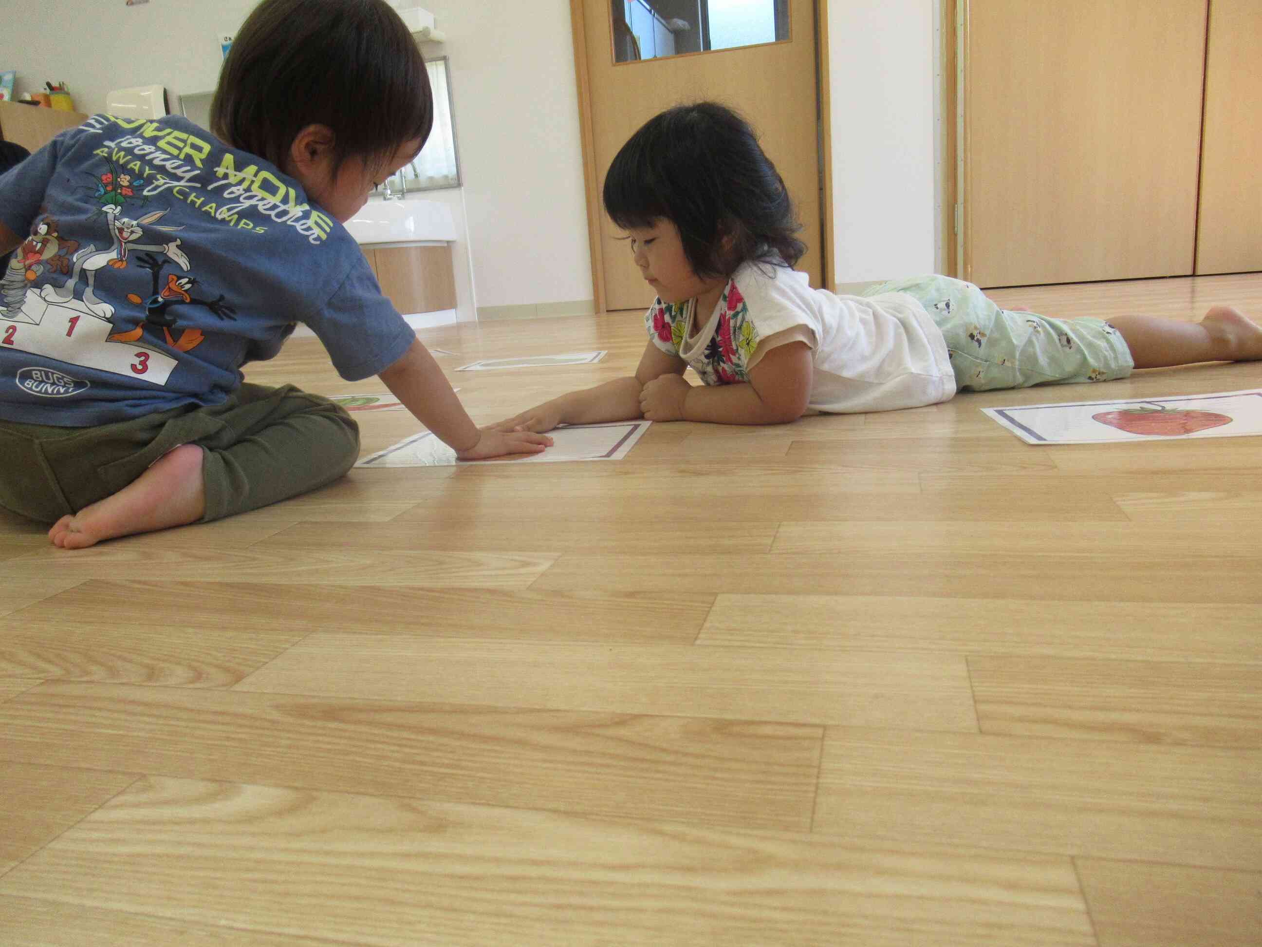 この果物なんだ 見つけられるかな