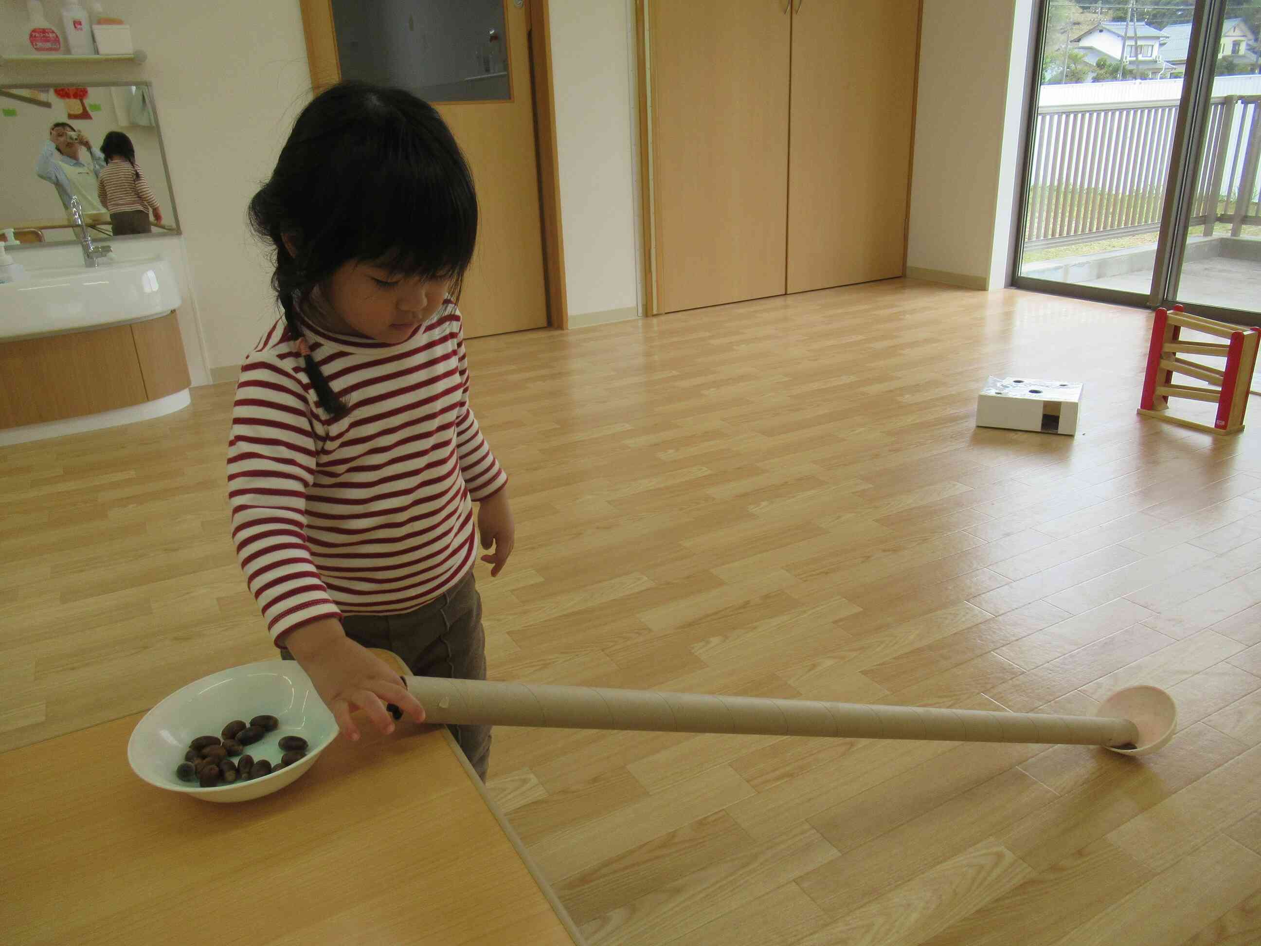 どんぐりで遊んだよ。