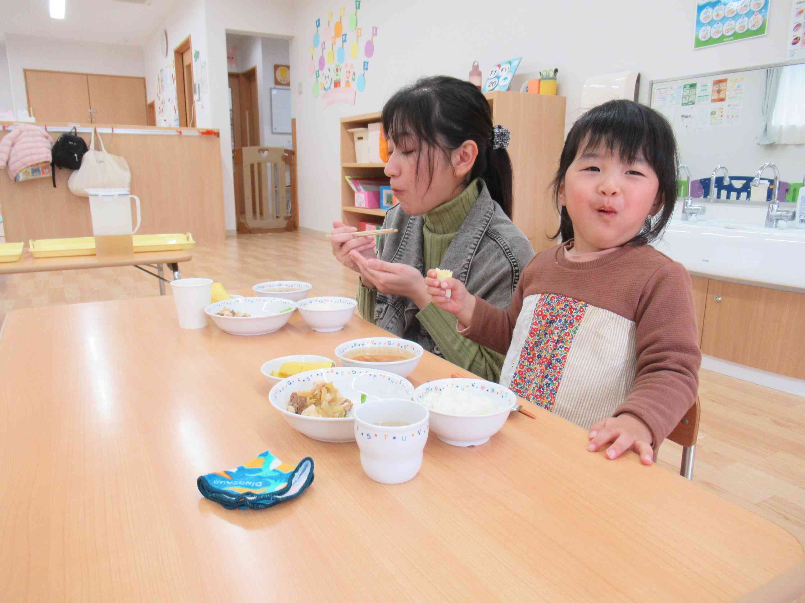 一緒に給食を食べたよ!