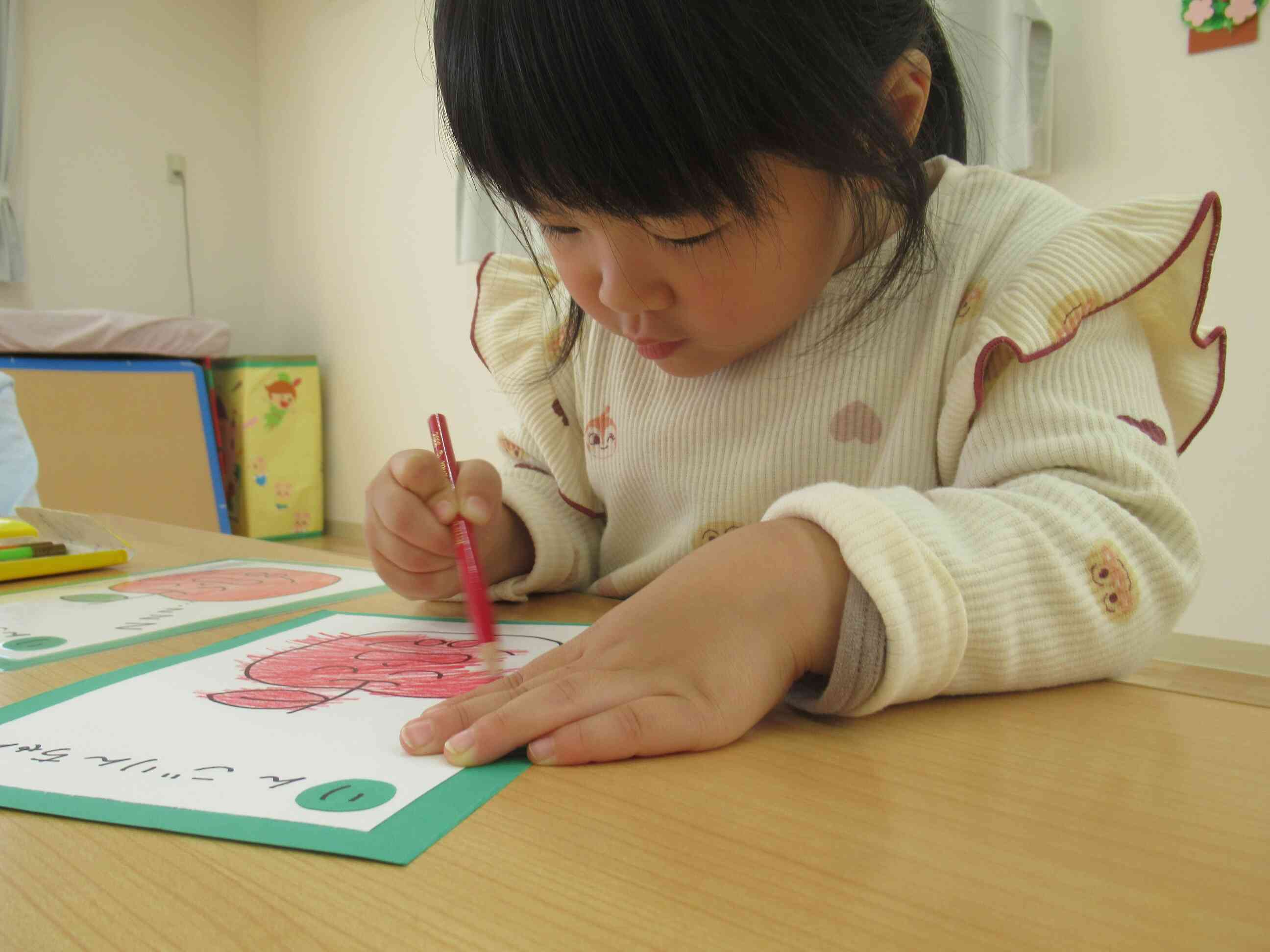 食べ物かるたで遊んだよ。
