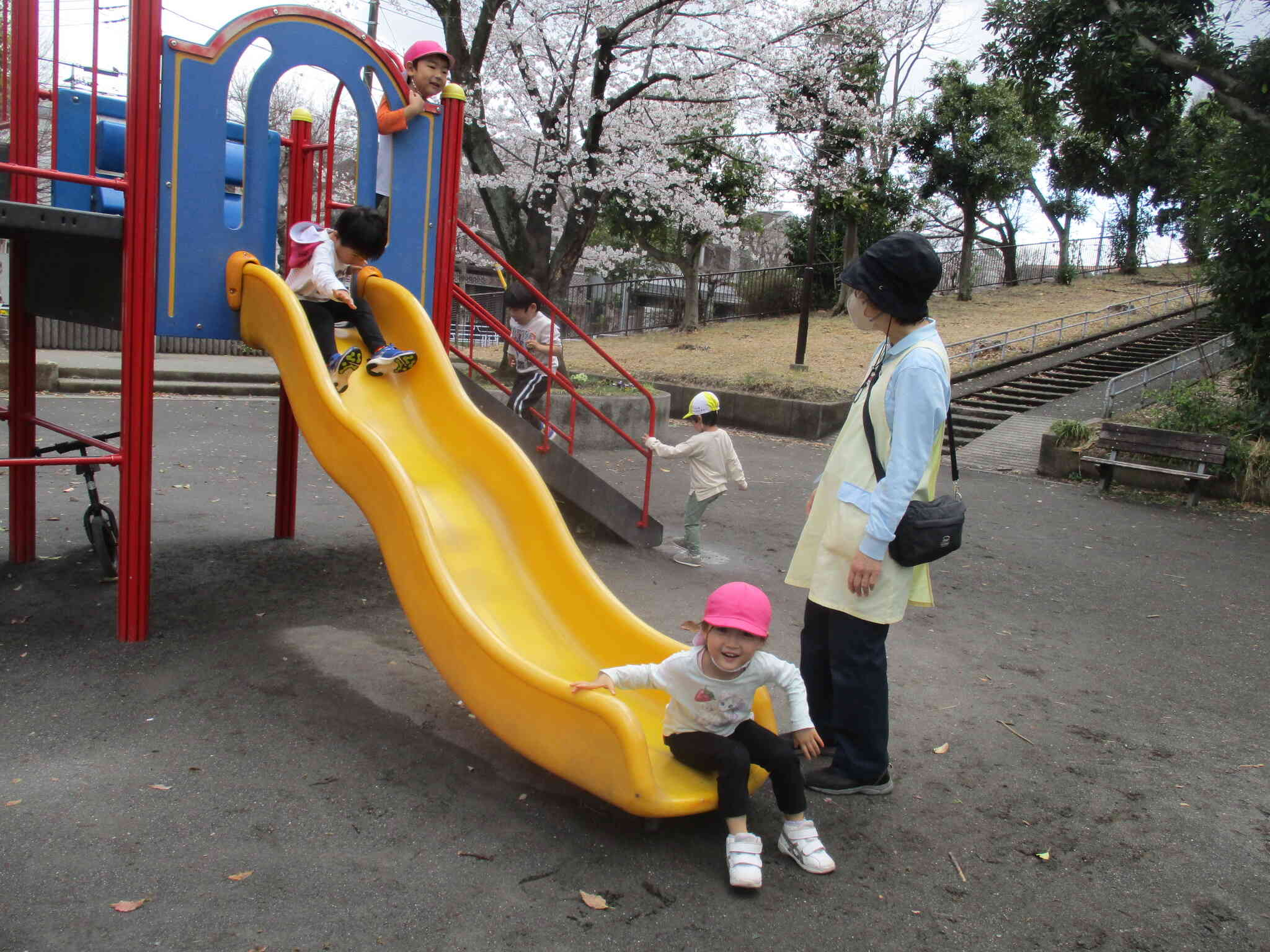 滑り台楽しい～♪