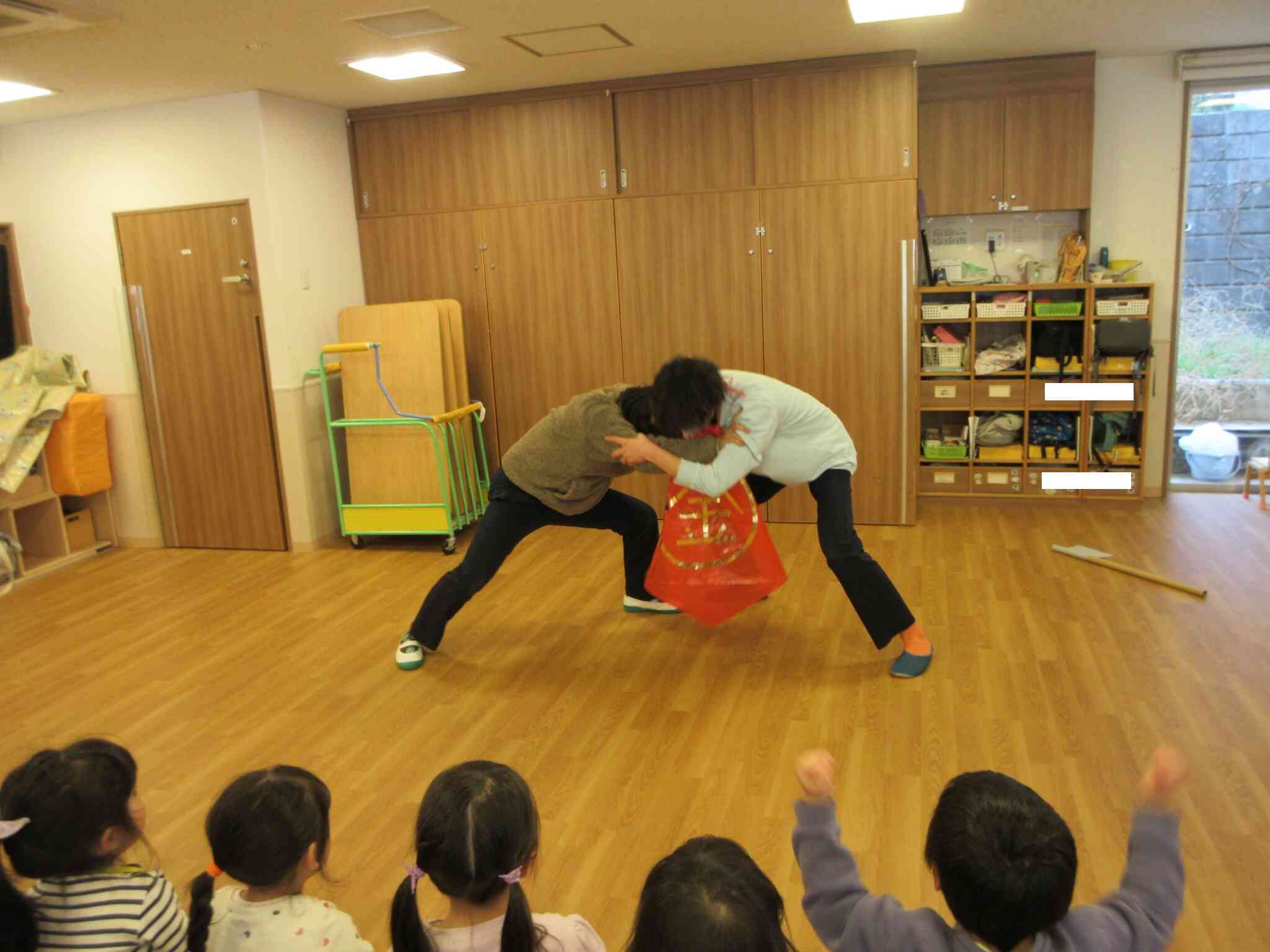 金太郎と熊の相撲が始まりました！