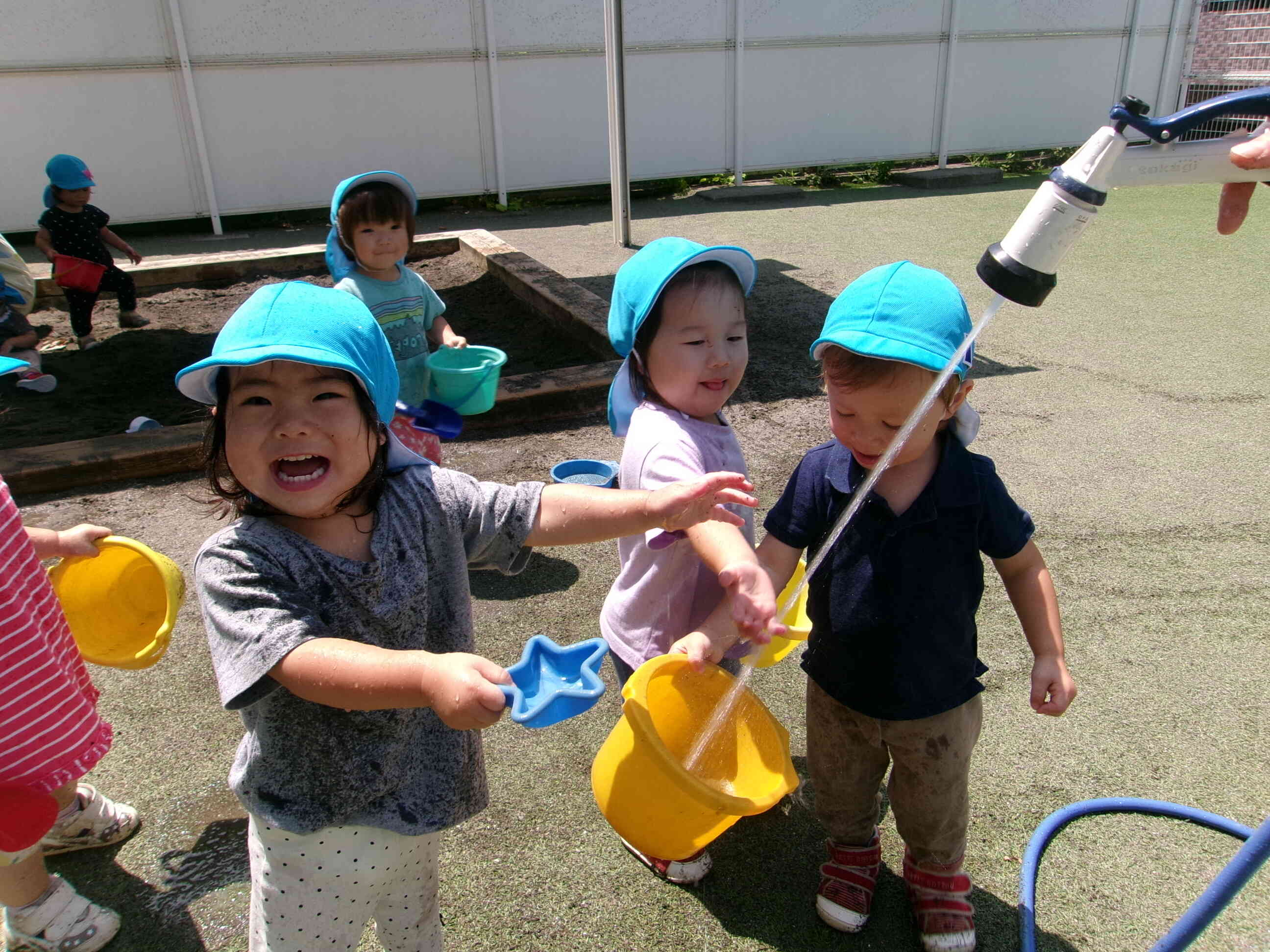 1歳児クラス　あひる組　水遊び♪