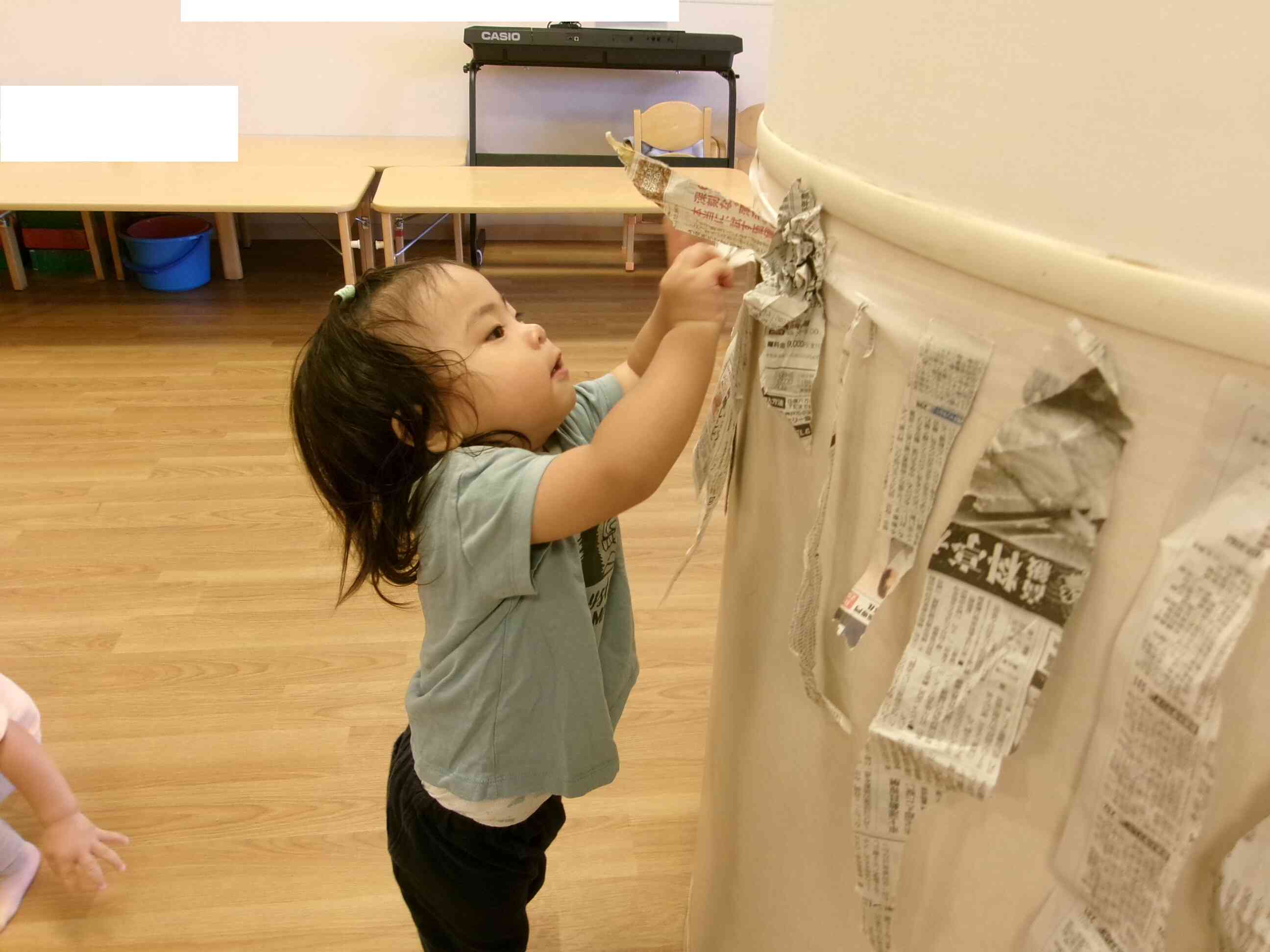 新聞紙を使って…☆