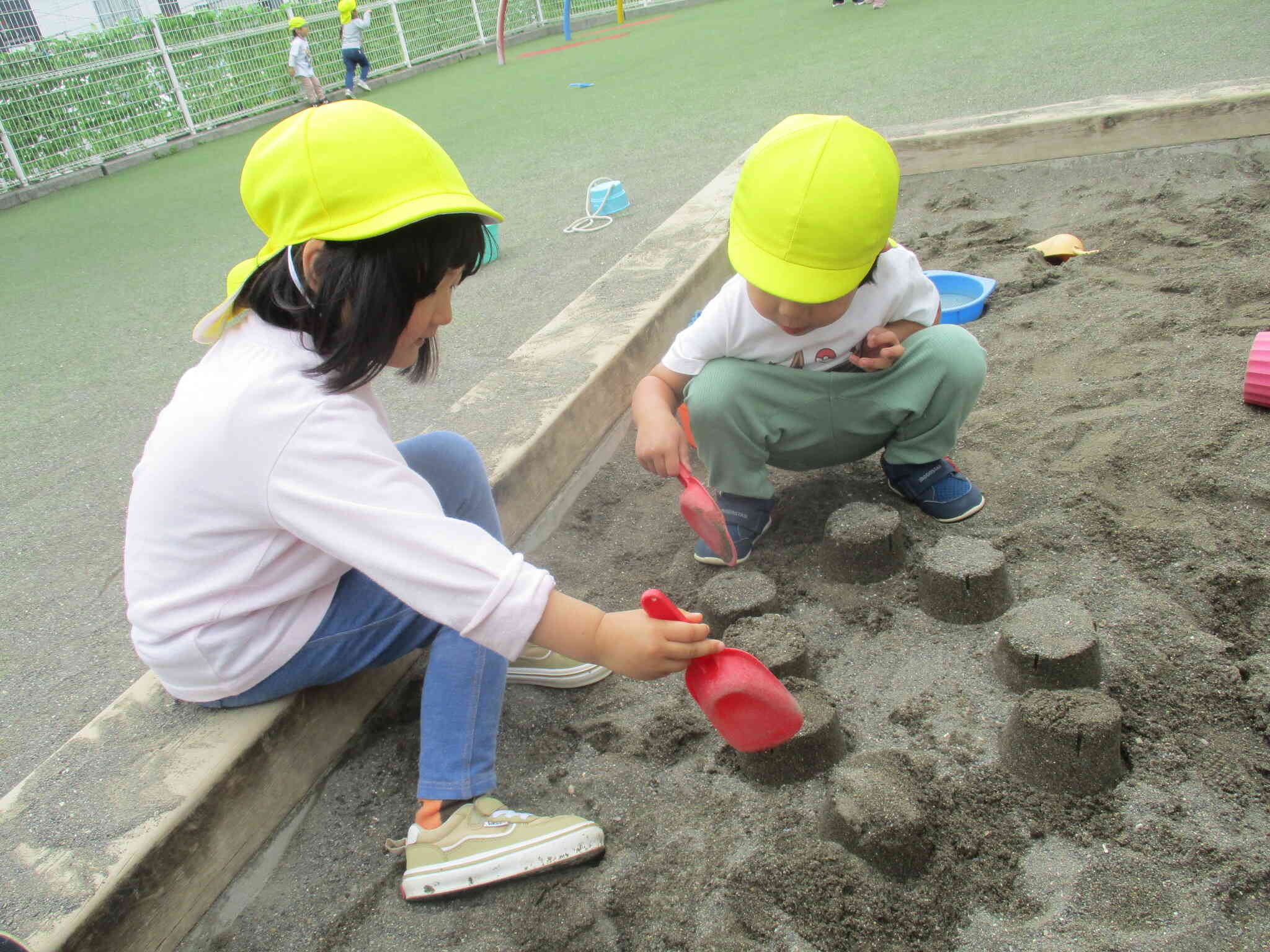 3歳児　りす組　何をしているところでしょう？！