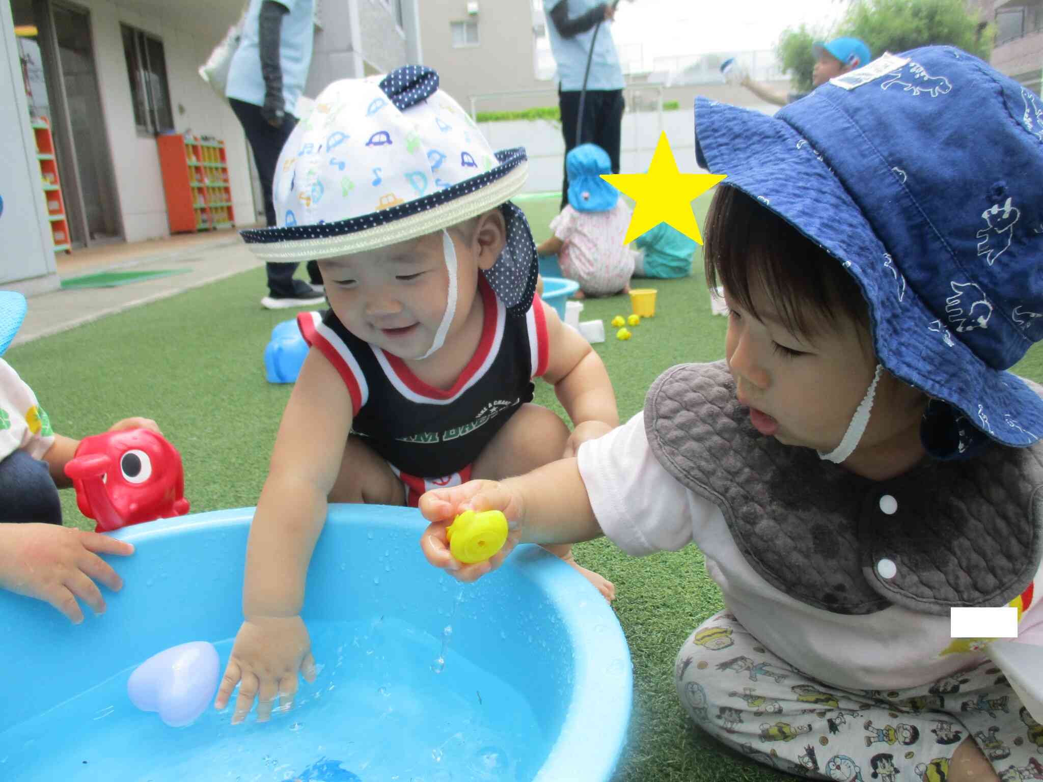 0歳児クラス　ひよこ組　水遊び