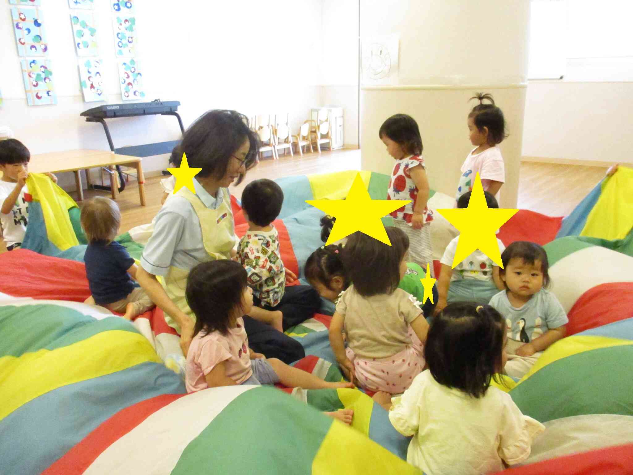 1歳児クラス　あひる組　バルーン遊び