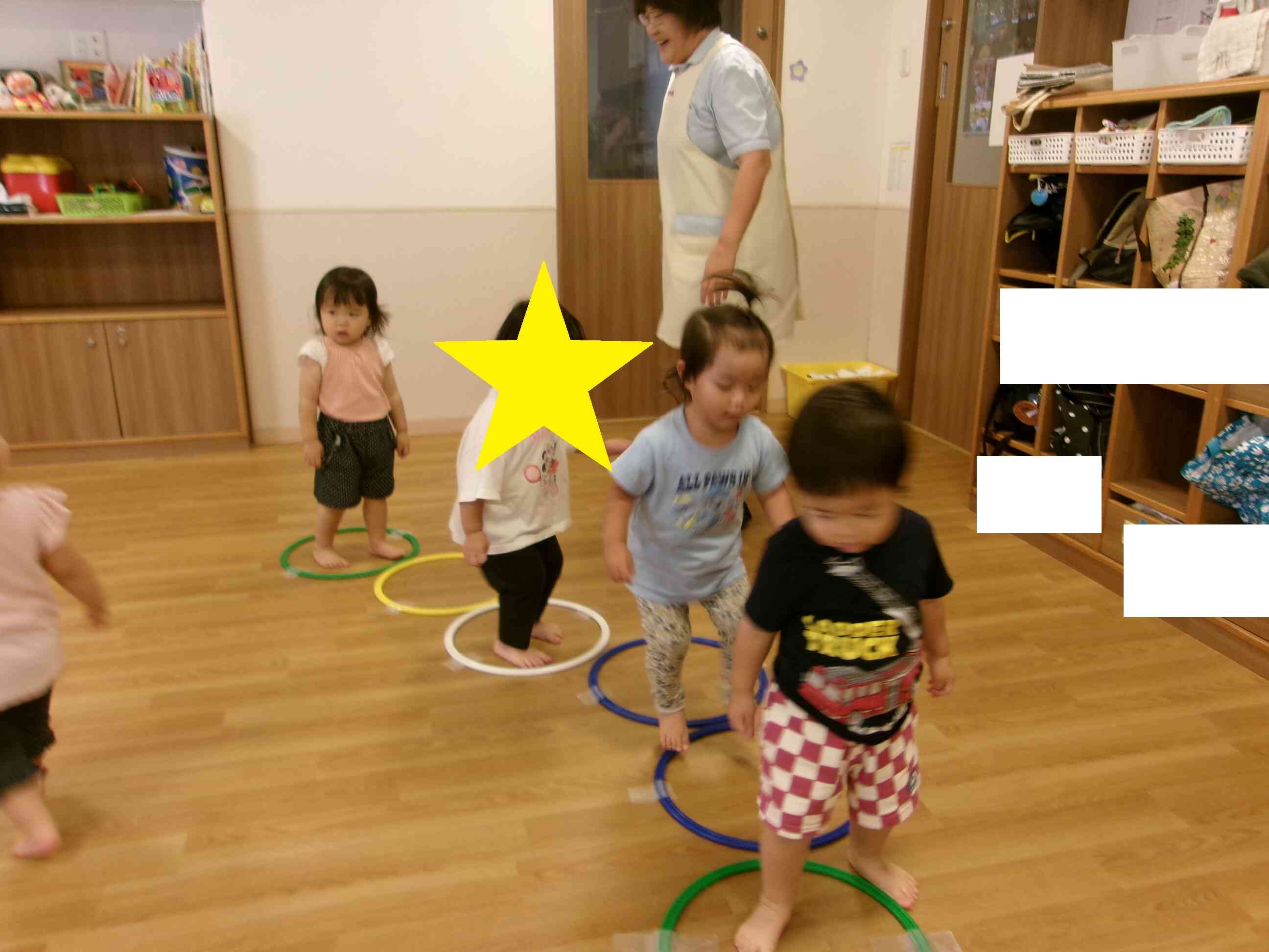 １歳児クラス　あひる組　室内遊び③