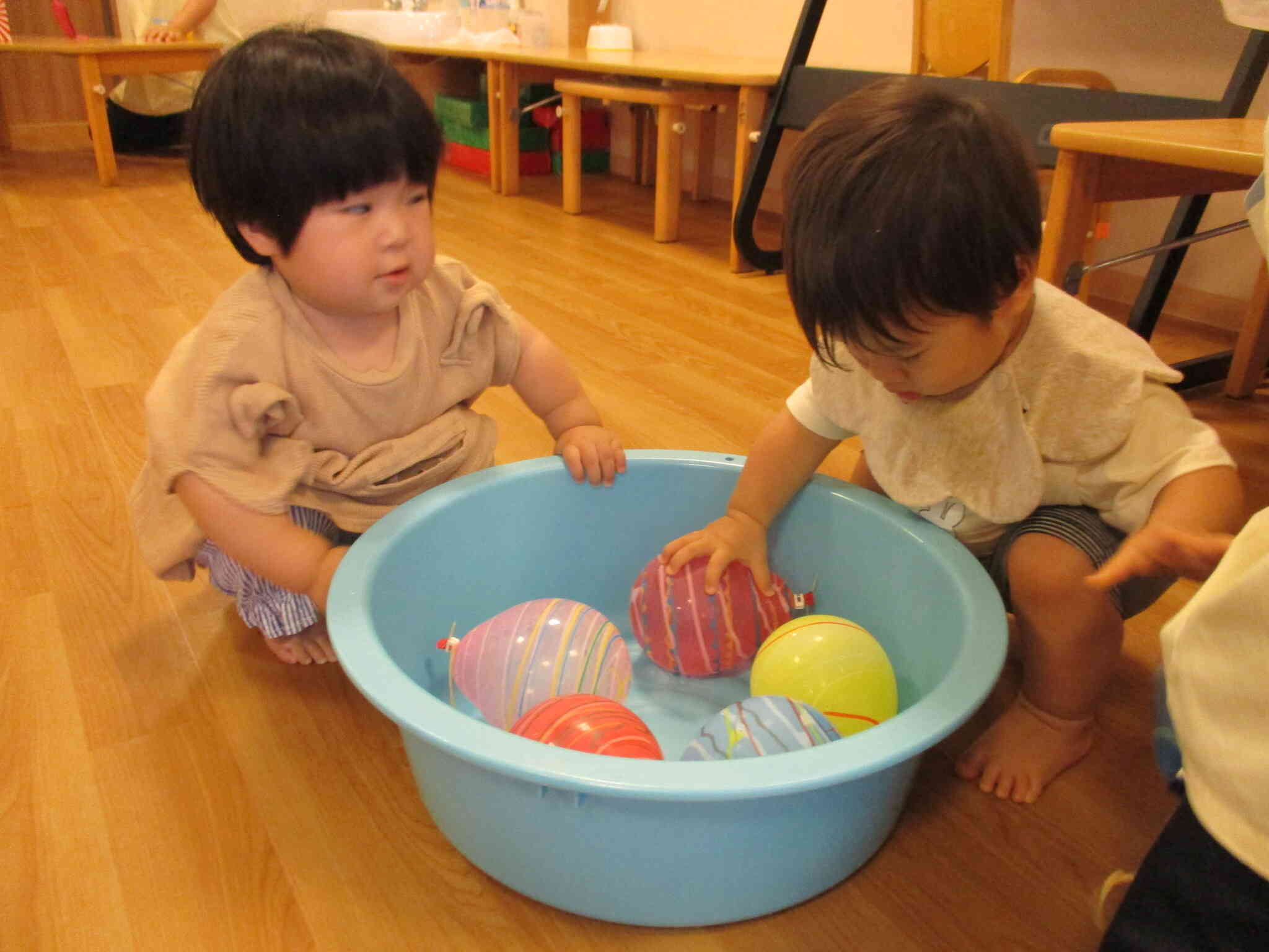 0・1歳児クラス　ひよこ・あひる組　縁日ごっこ