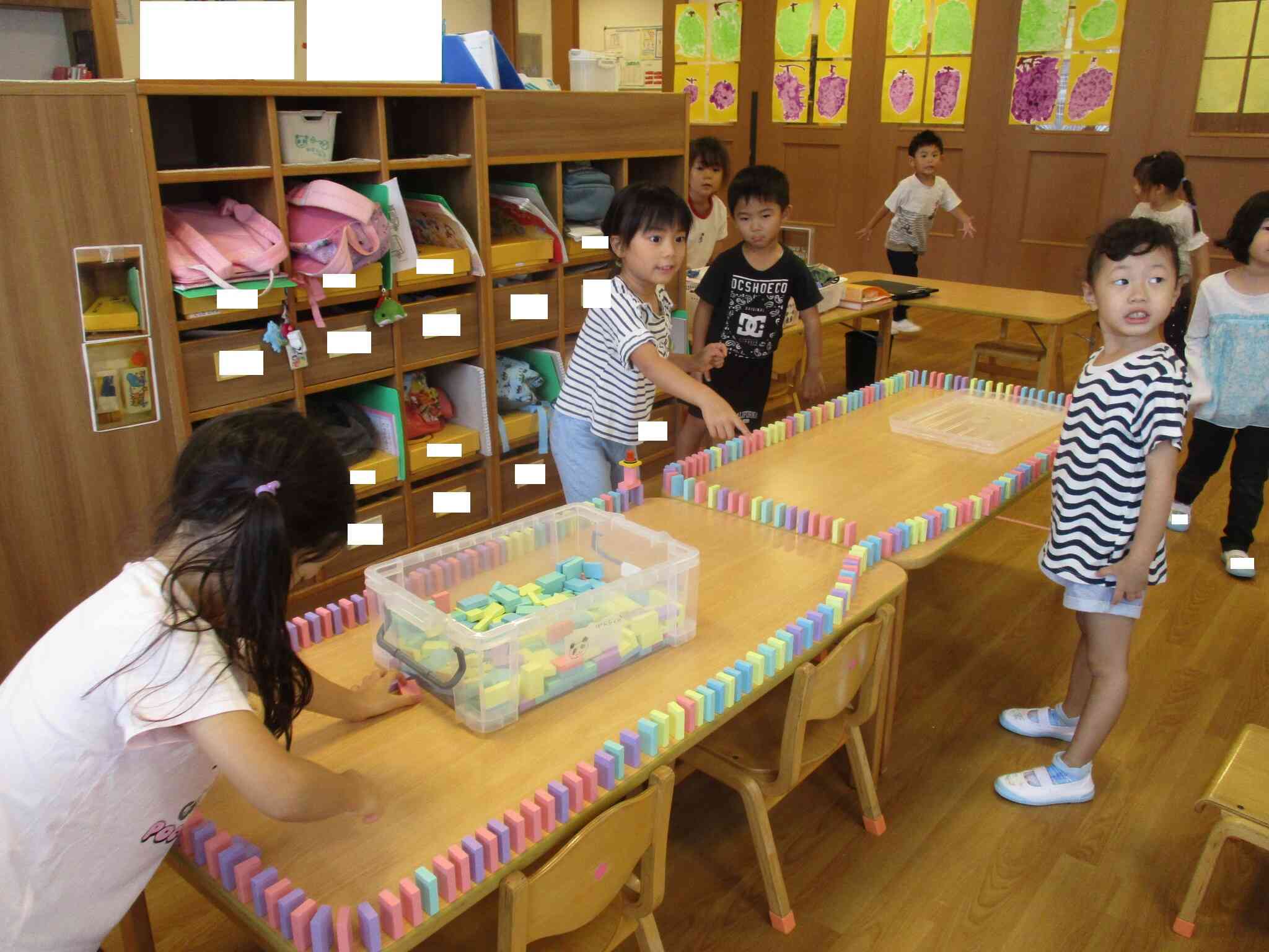 4歳児　ぱんだ組　ドミノ倒し