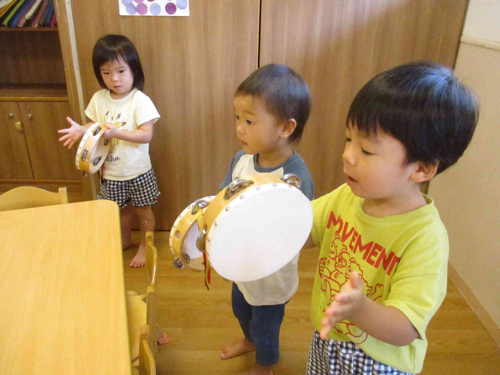 2歳児クラス　うさぎ組　楽器遊び