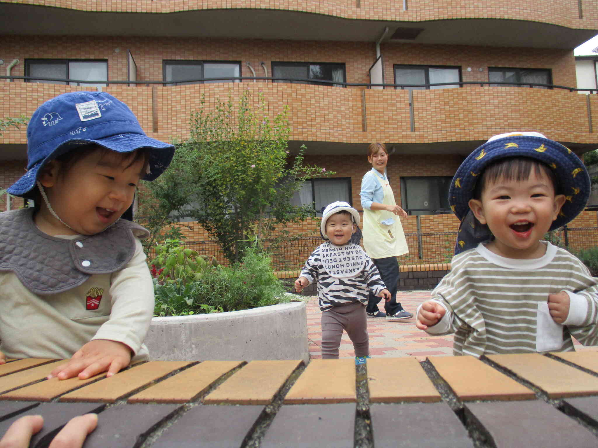 ０歳児クラス　ひよこ組　散歩