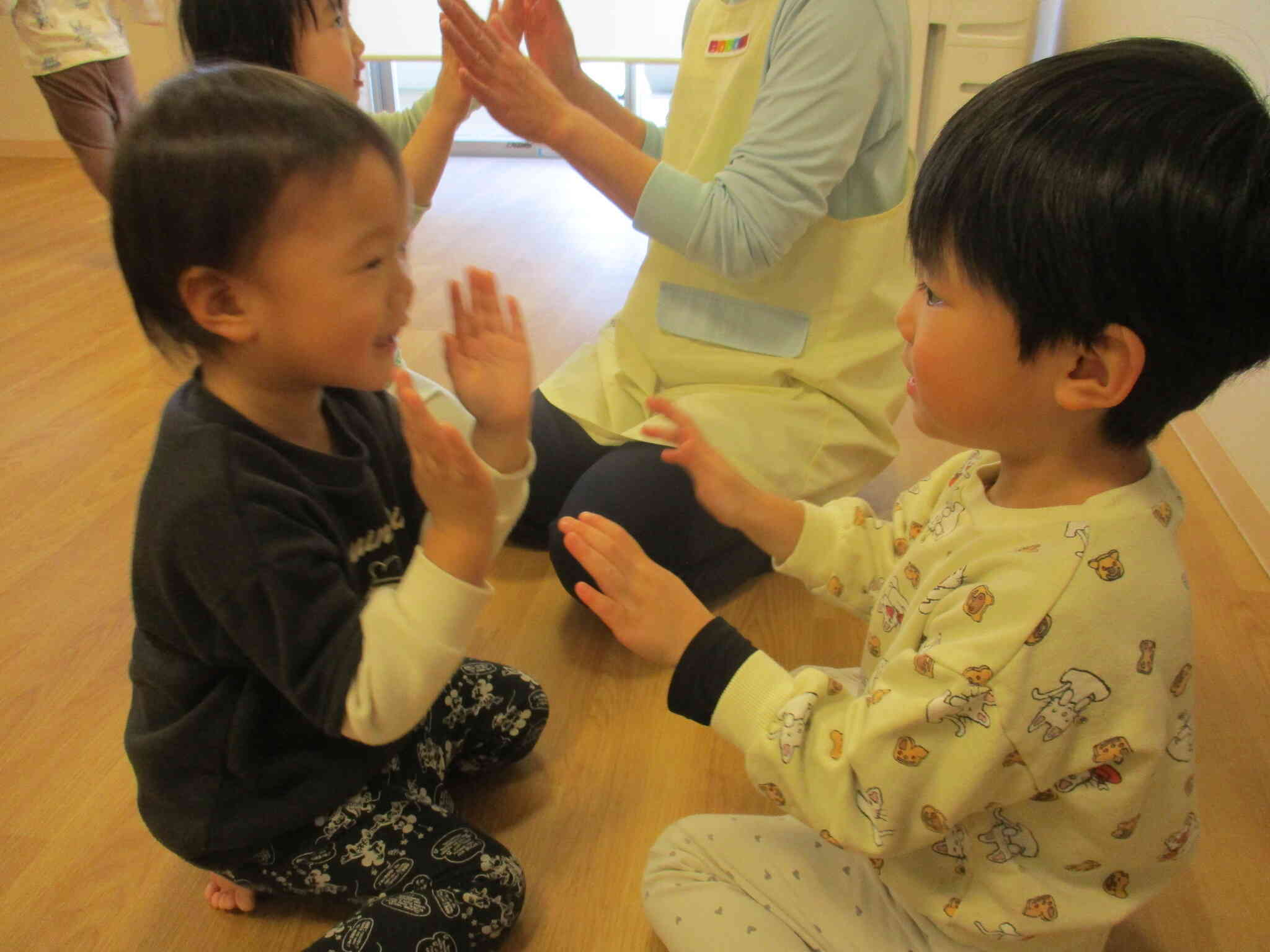 ２歳児クラス　うさぎ組　リトミック