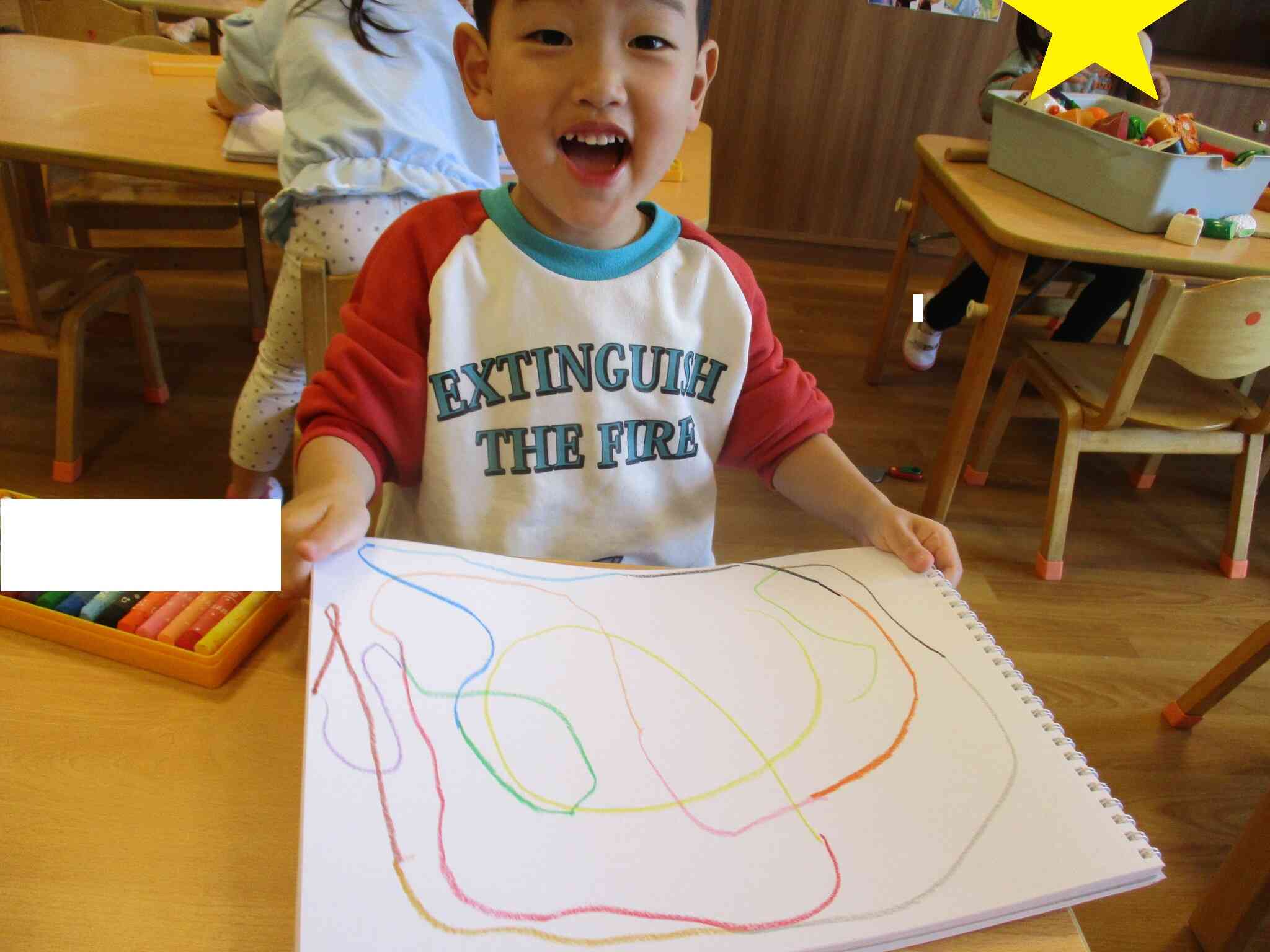 3歳児　りす組　初めての自由画帳