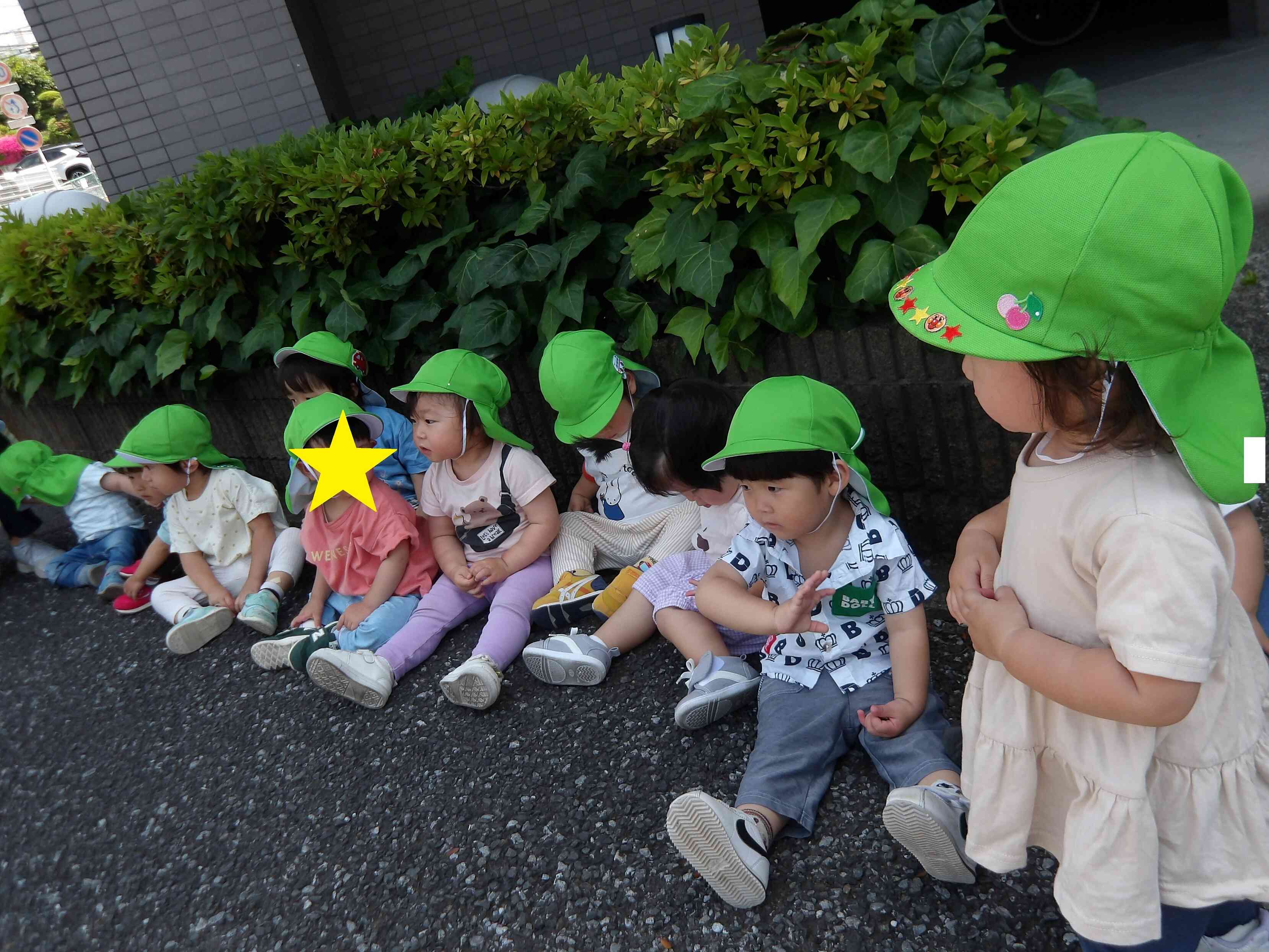 １歳児クラス　あひる組　「はたらく くるま」探し