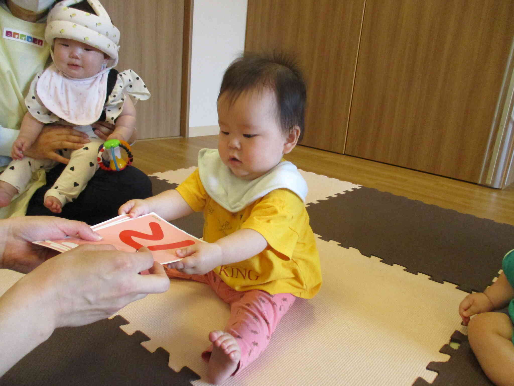 0歳児クラス　ひよこ組　はじめての英語