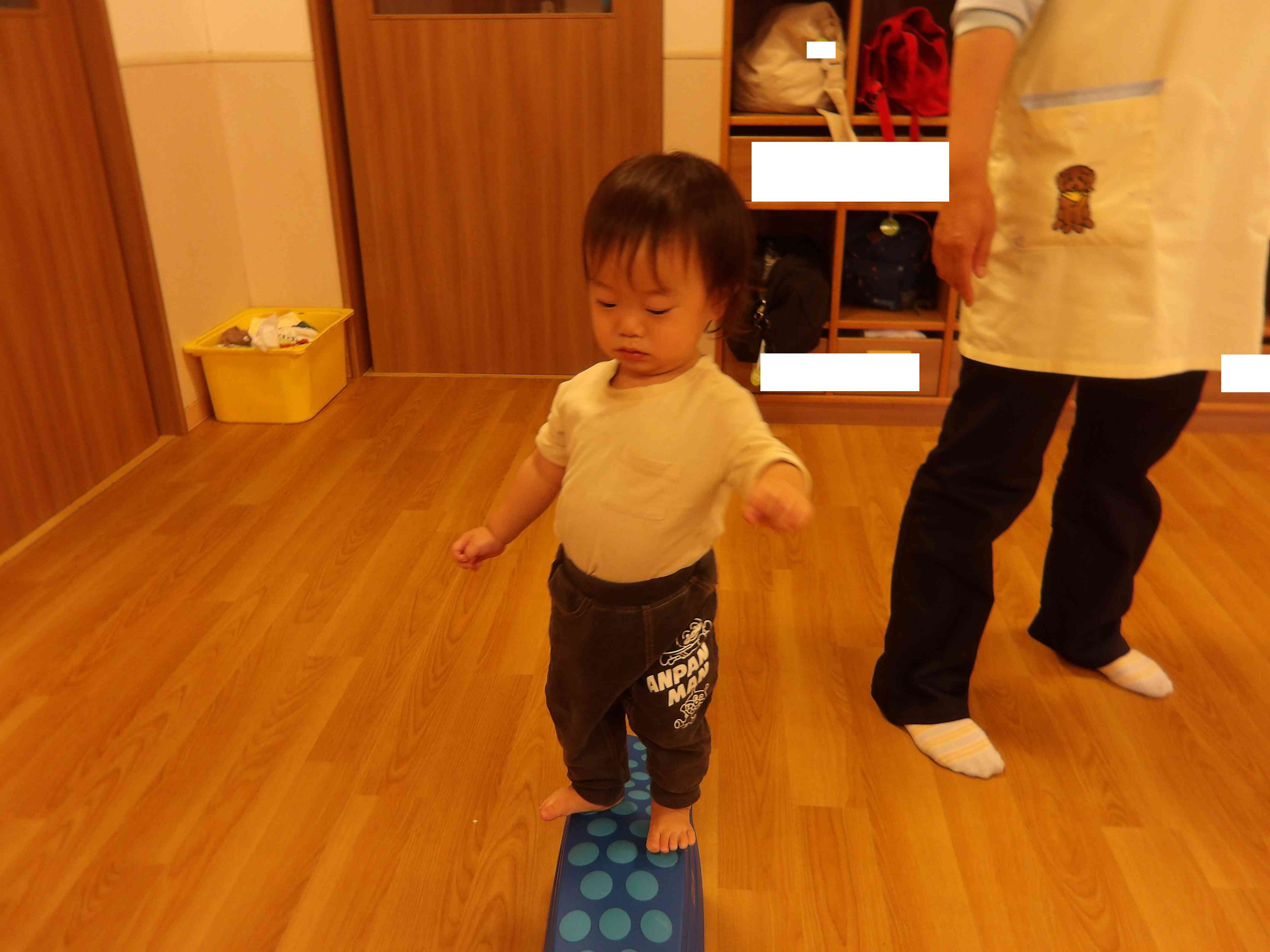 １歳児クラス　あひる組　雨の日の室内遊び