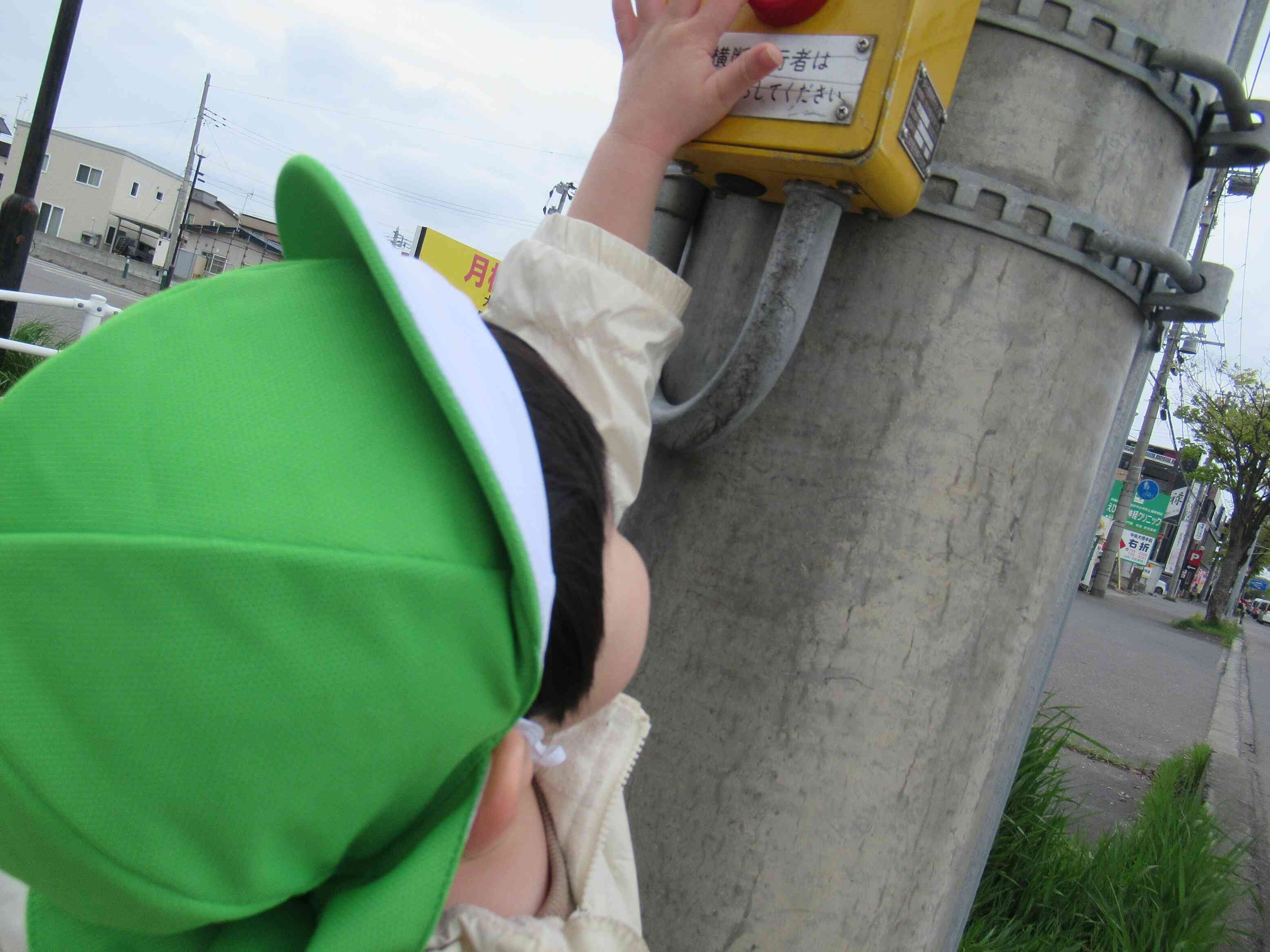 がんばれ！押すのにも力がいるね。
