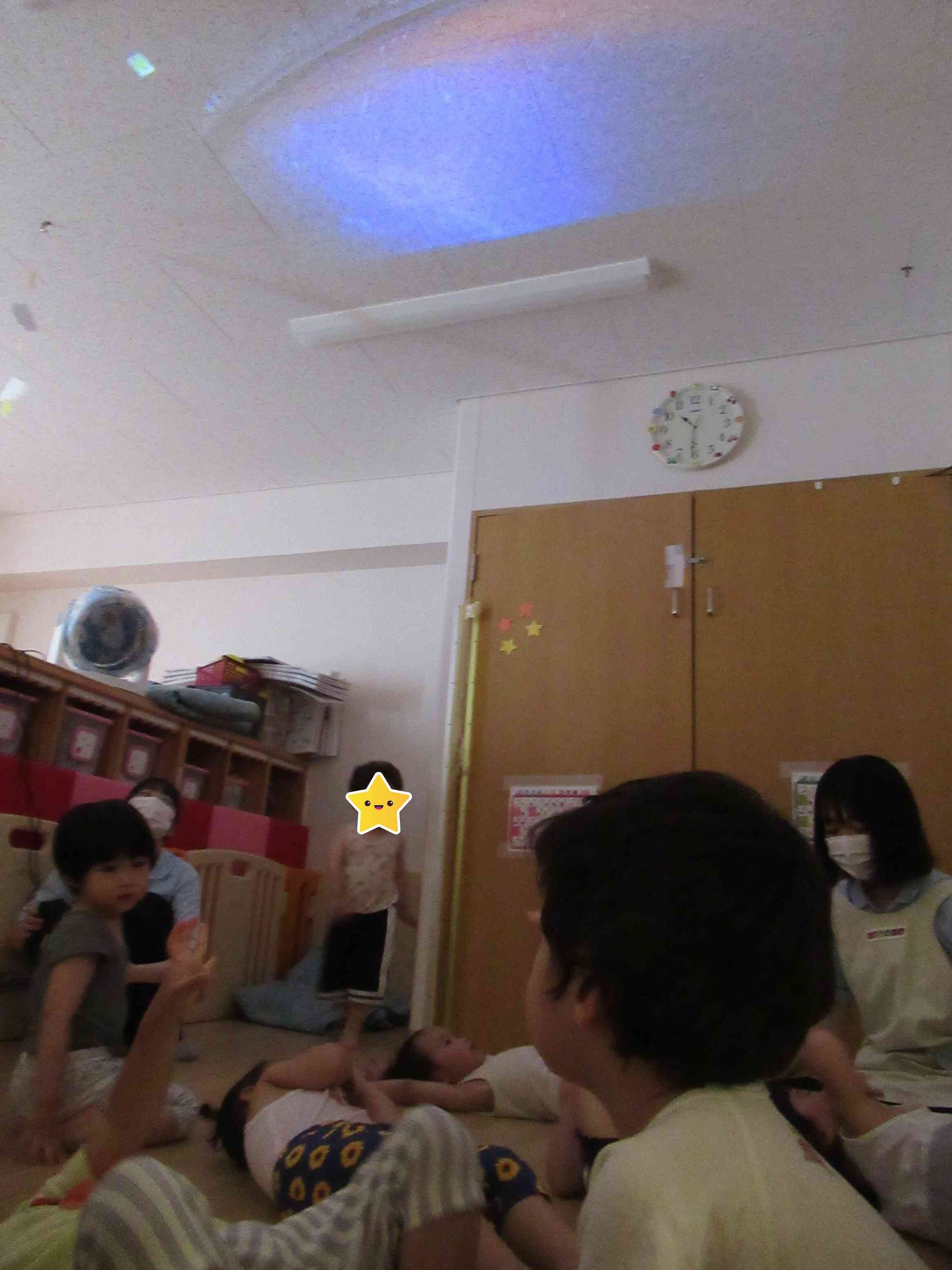 床にごろりん。