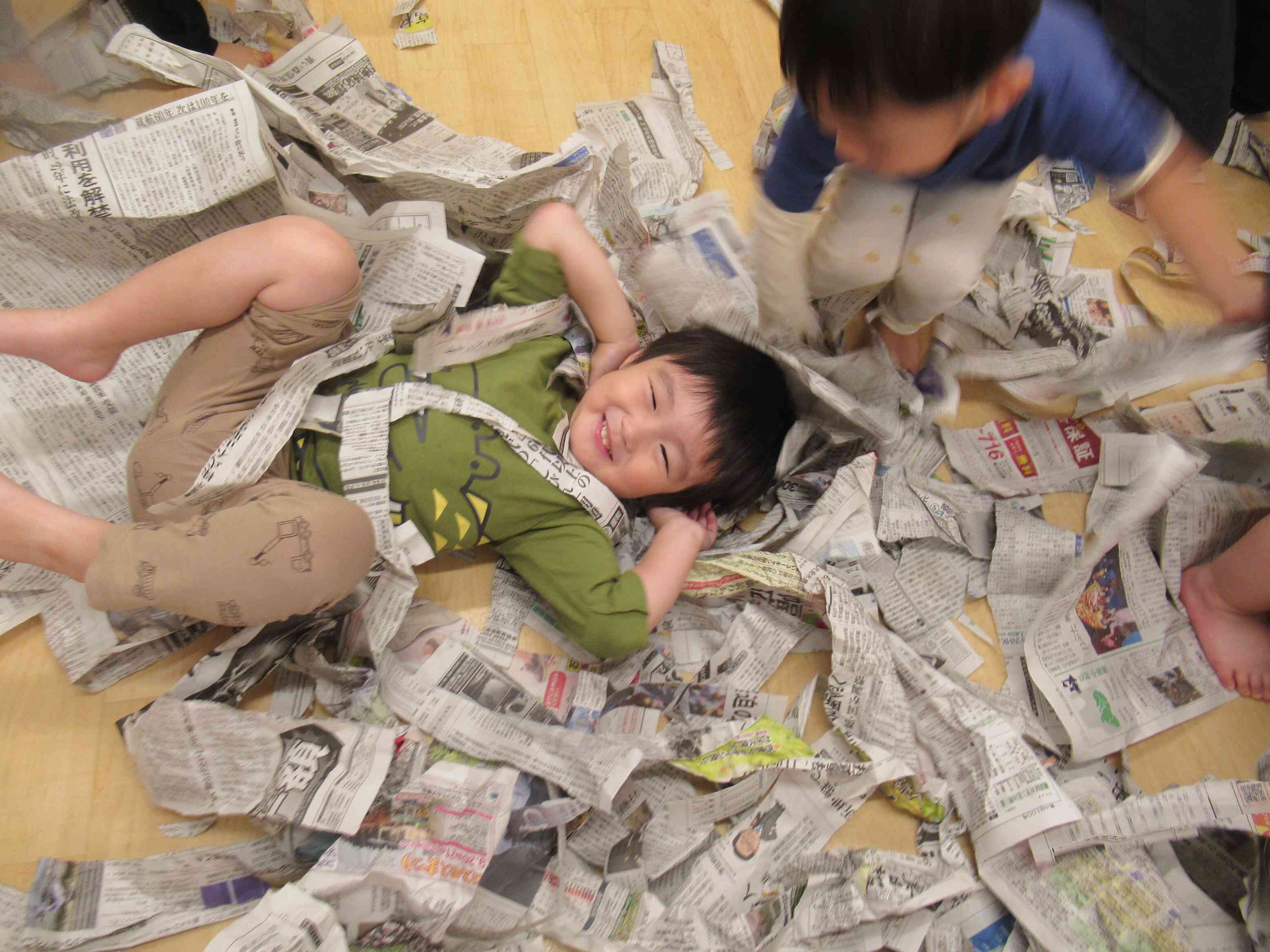 新聞紙であそぼ！