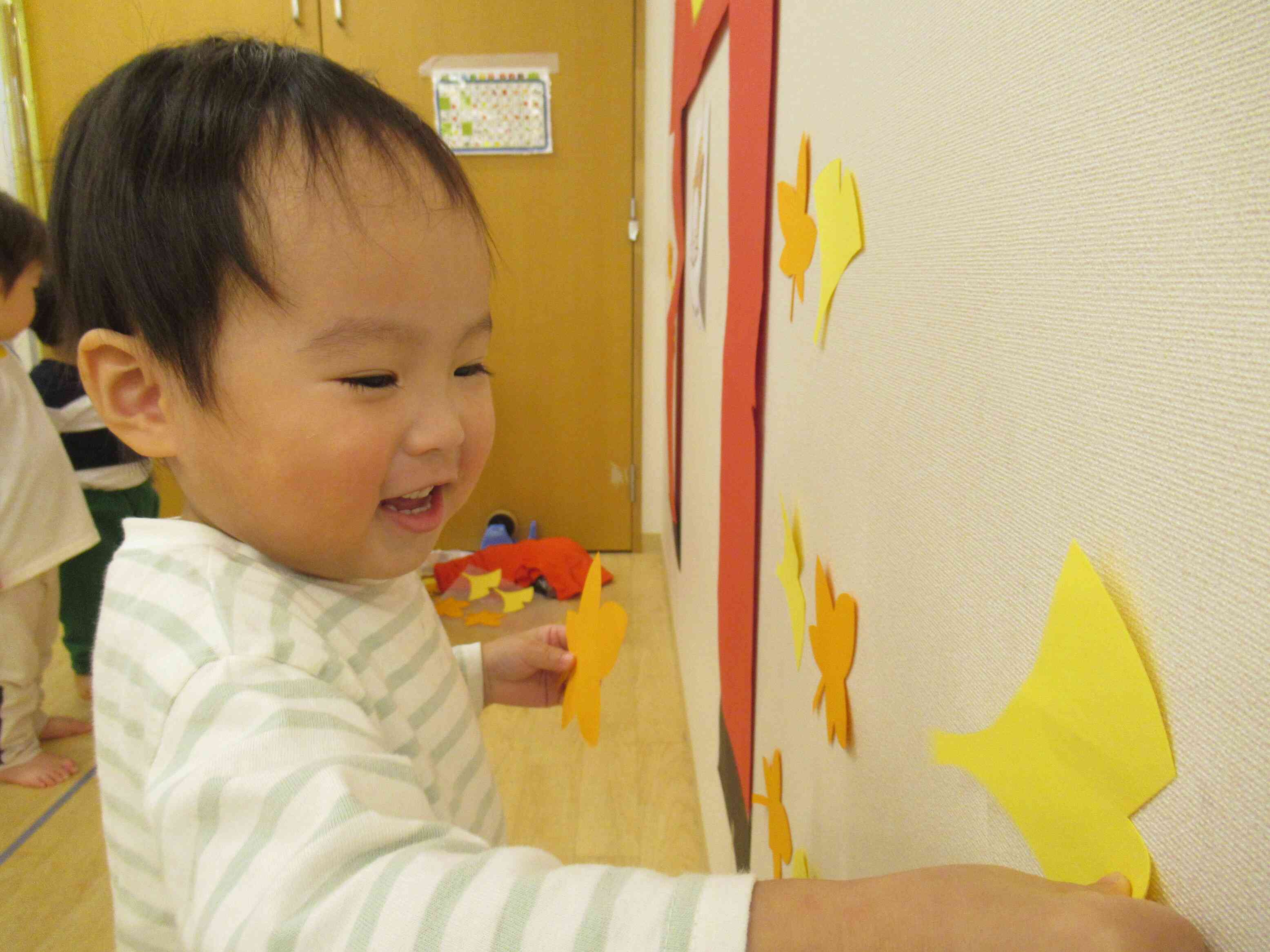 イチョウの葉を飾ろう！