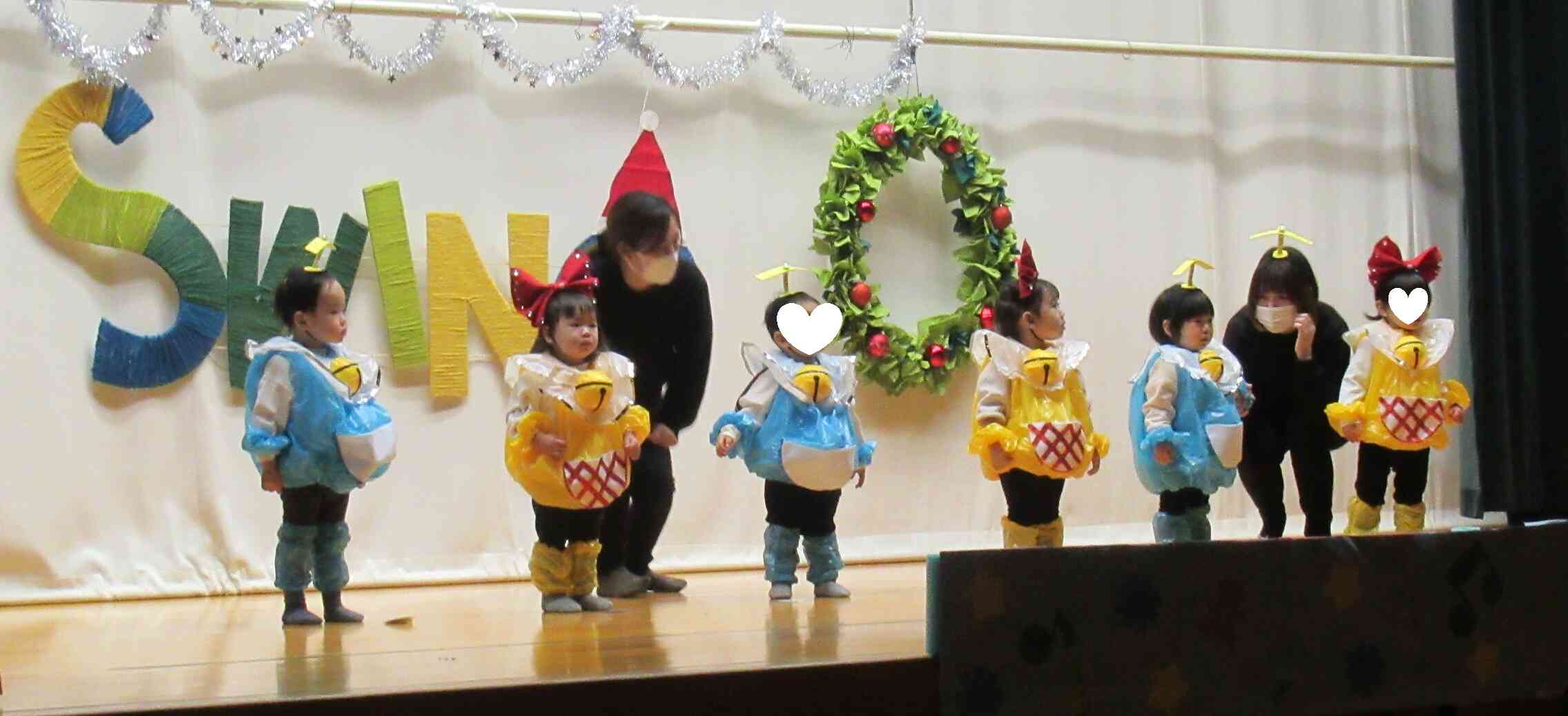 曲に合わせてフリフリダンス。