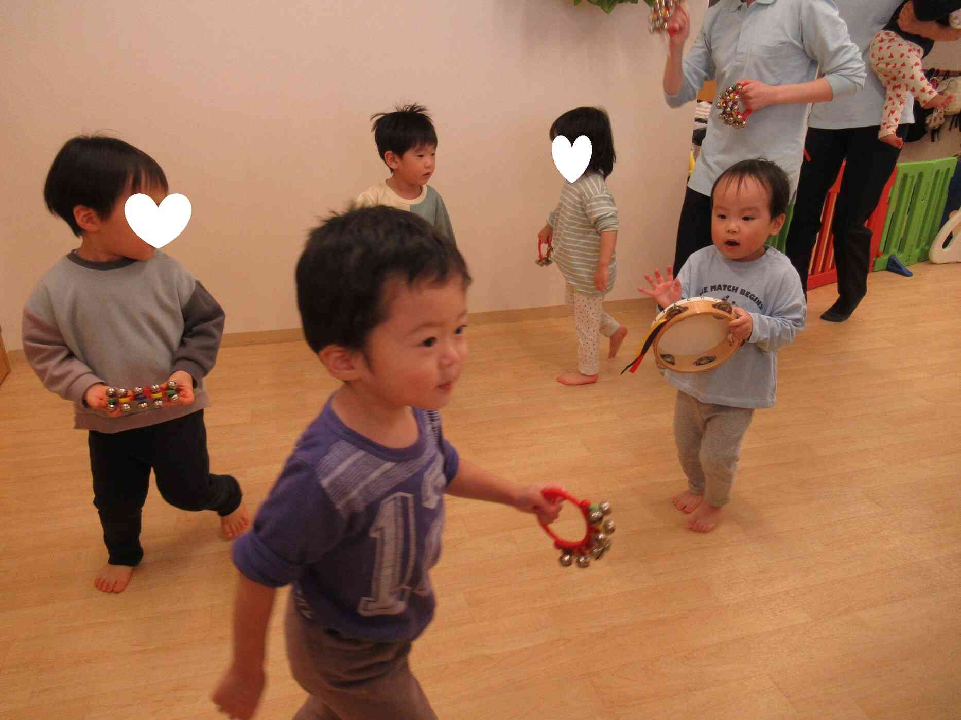 今日の活動はリズム遊びからスタート！