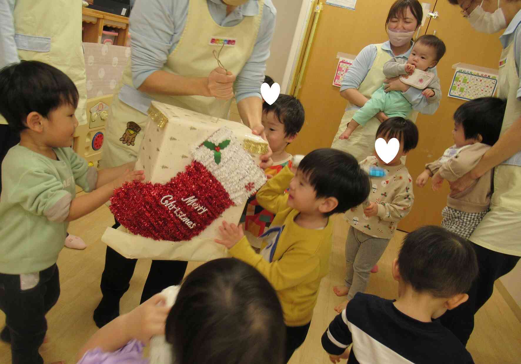 クリスマスピニャータ！　叩いて破ってお菓子をゲット！