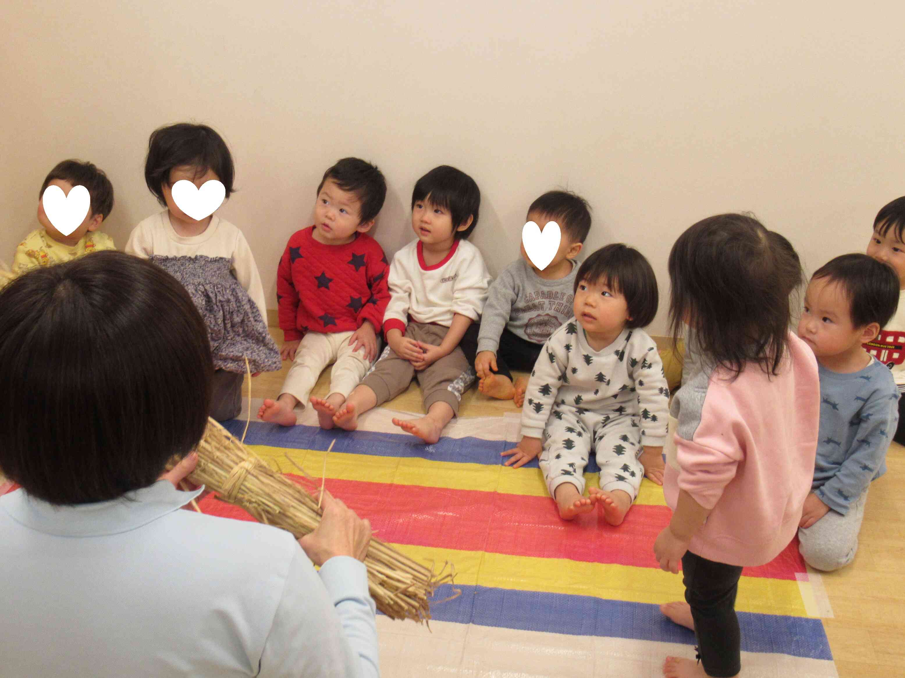 わかみや保育園の「藁（わら）」