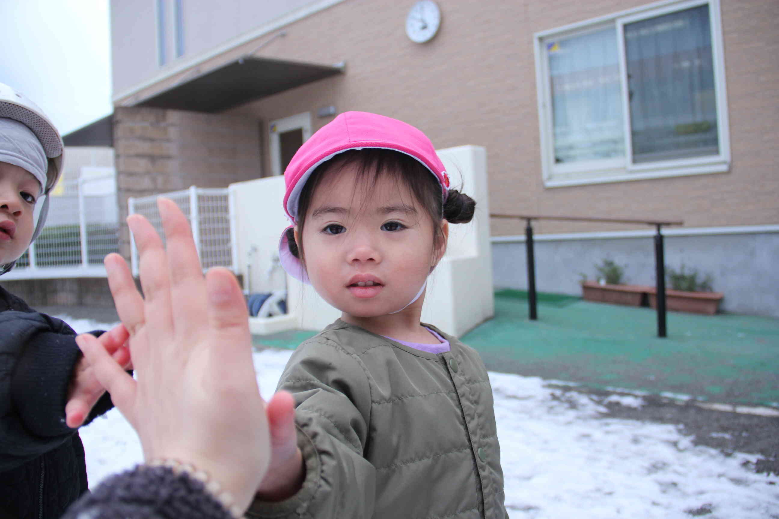 おてて冷たいから触ってみて～♡