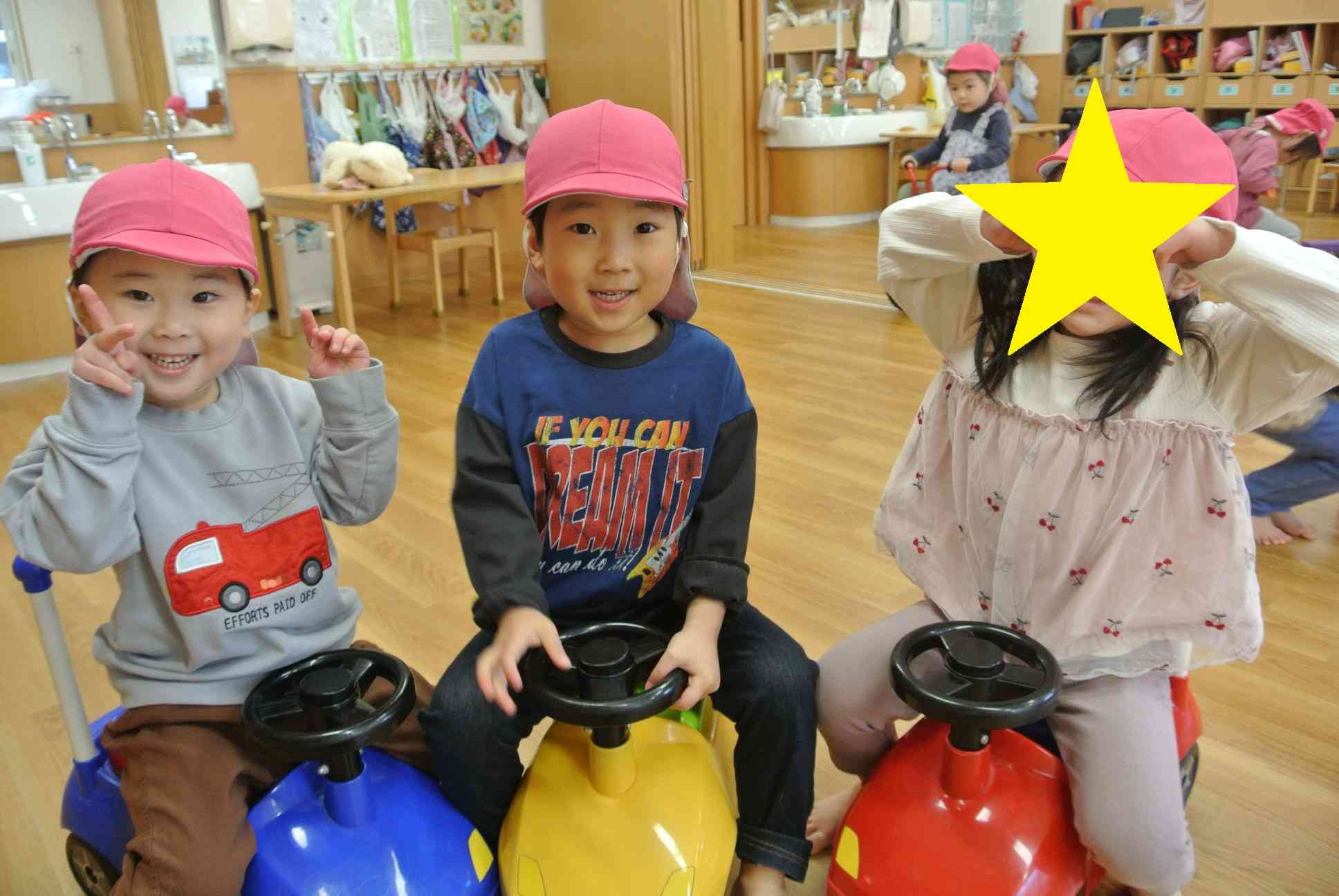 ホールで遊んだよ！～りす組～