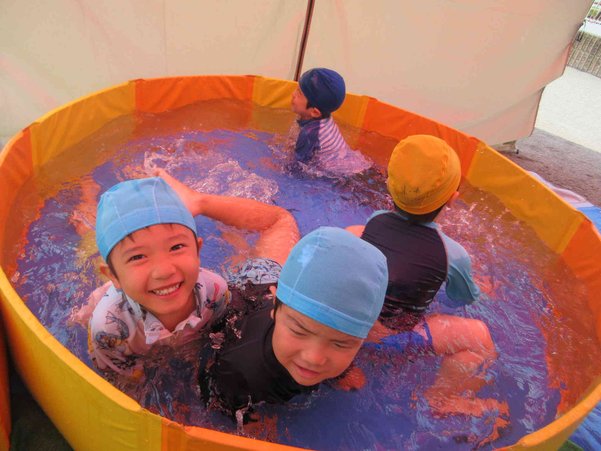 プール 気持ちいいね！