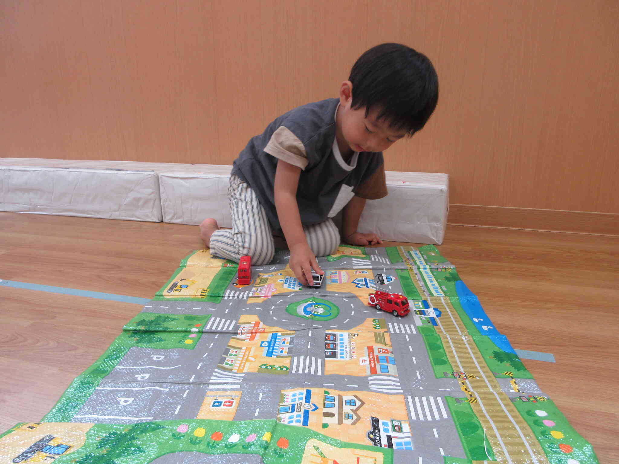 室内遊び～2歳児うさぎ組～｜ニチイキッズわらび保育園｜ニチイキッズ