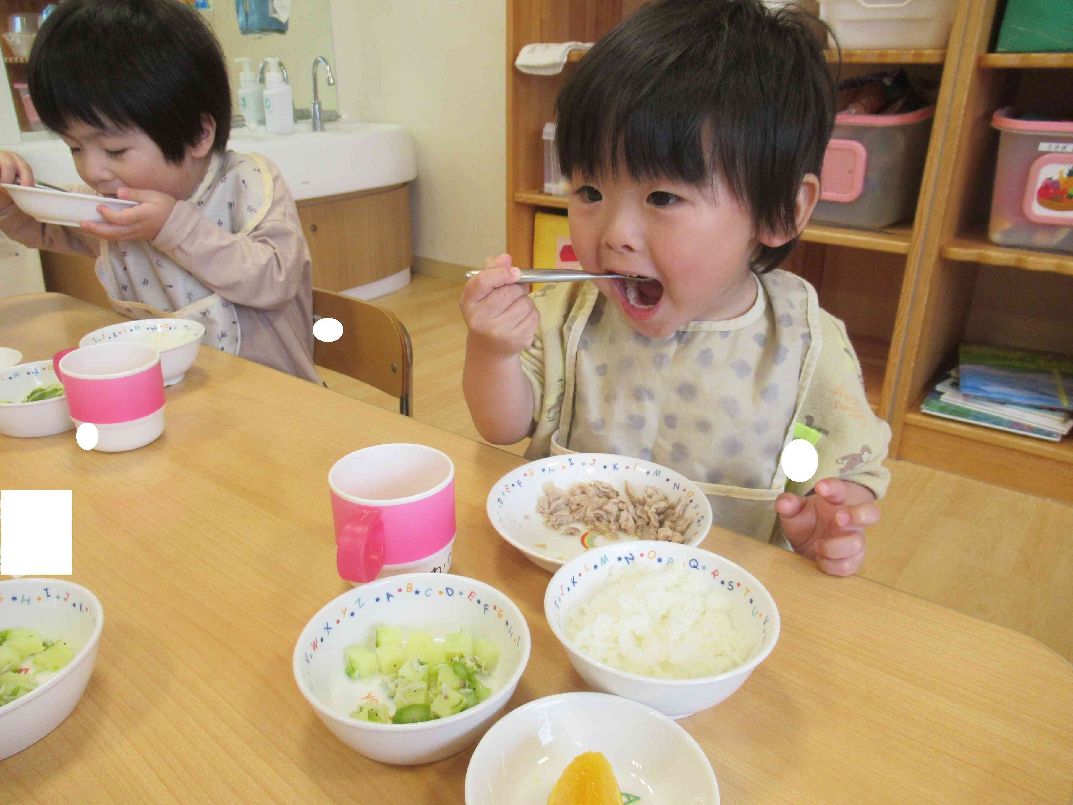 大きなお口でパクッ！