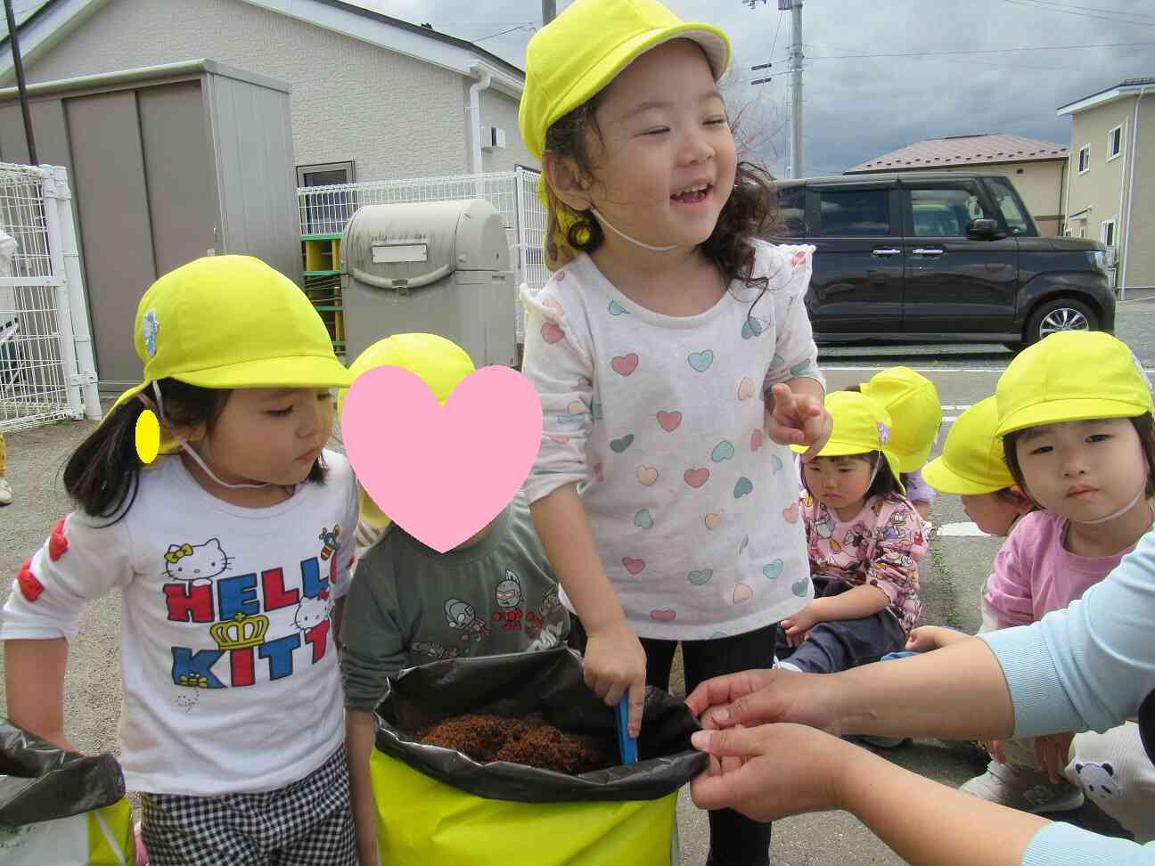 りす組のじゃがいも設置完了。早く芽が出ないかな。