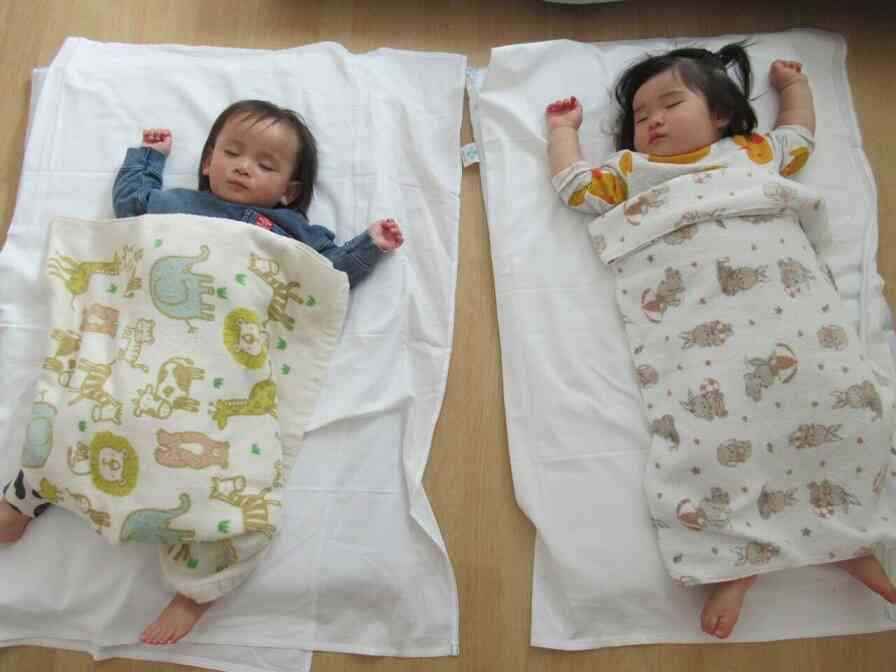 身体をたくさん動かしお昼寝時間もぐっすりです。