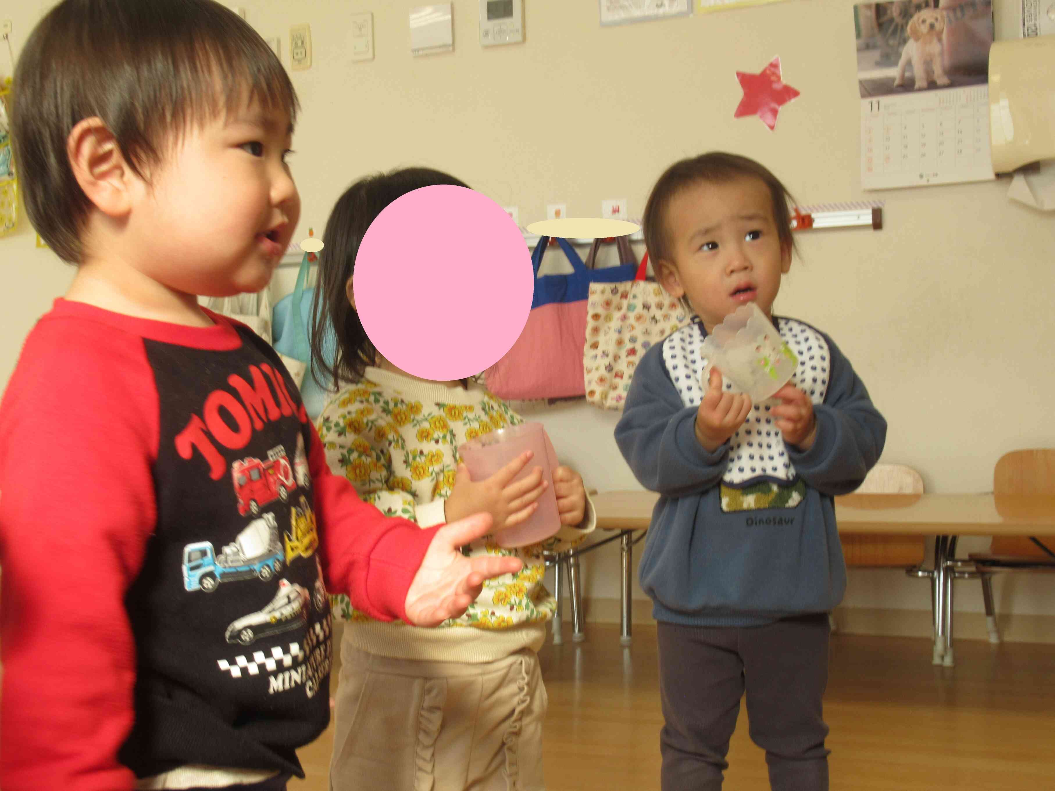 コップを使ったダンスもあるよ！