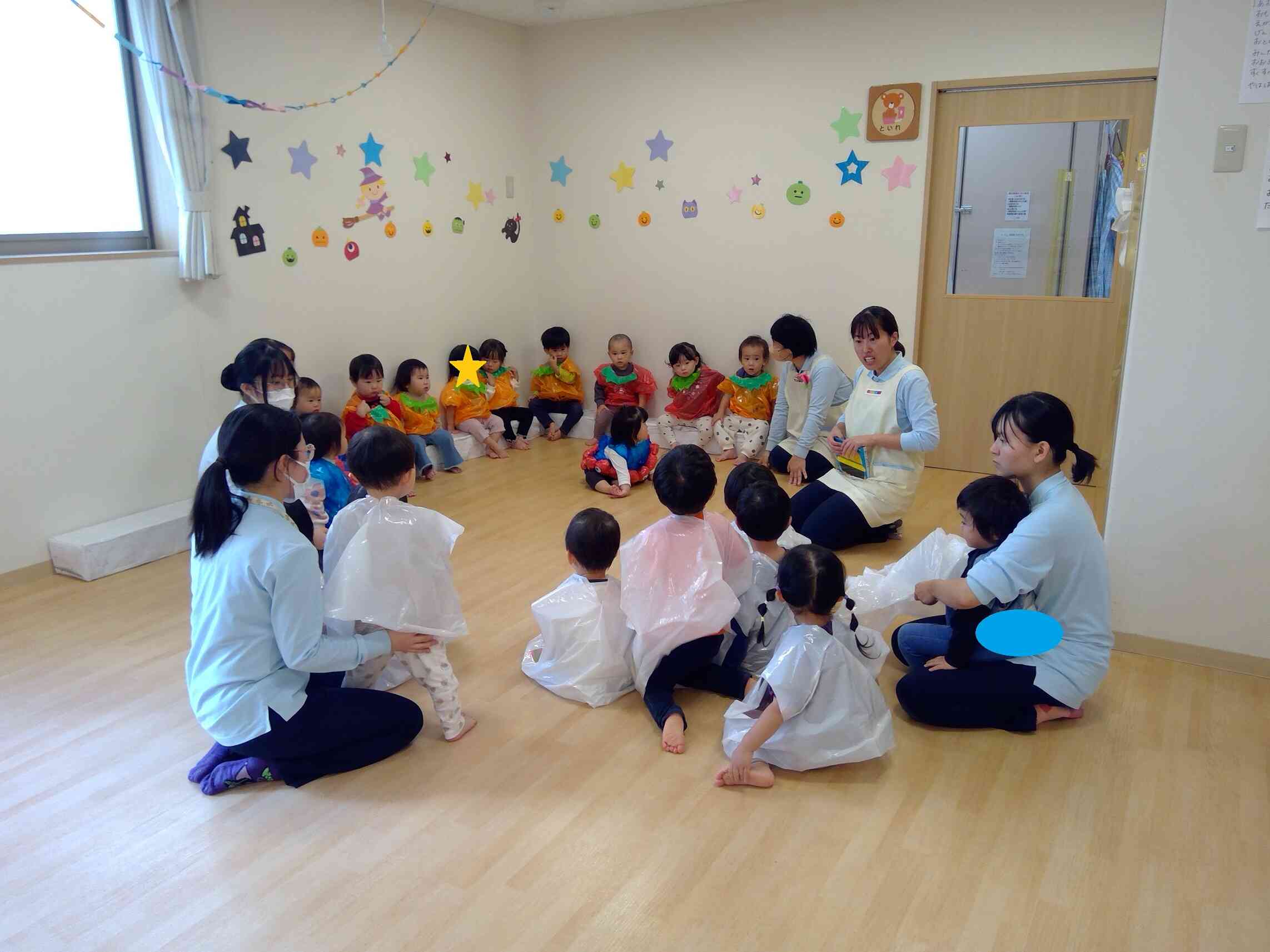 真剣な様子で今日何をするのか聞いています