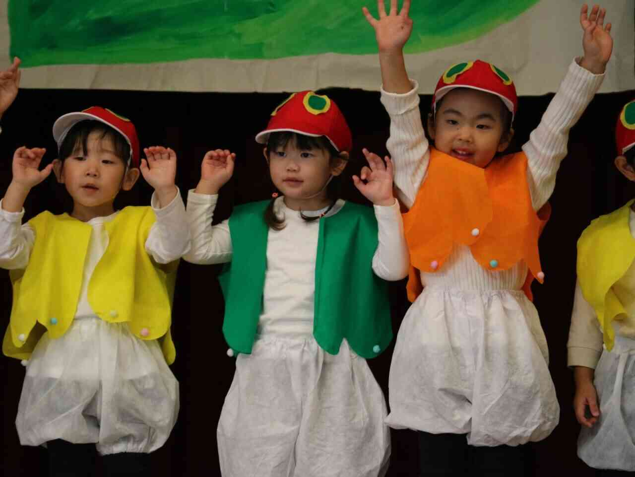 3歳児りす組さんははらぺこあおむしをしました。