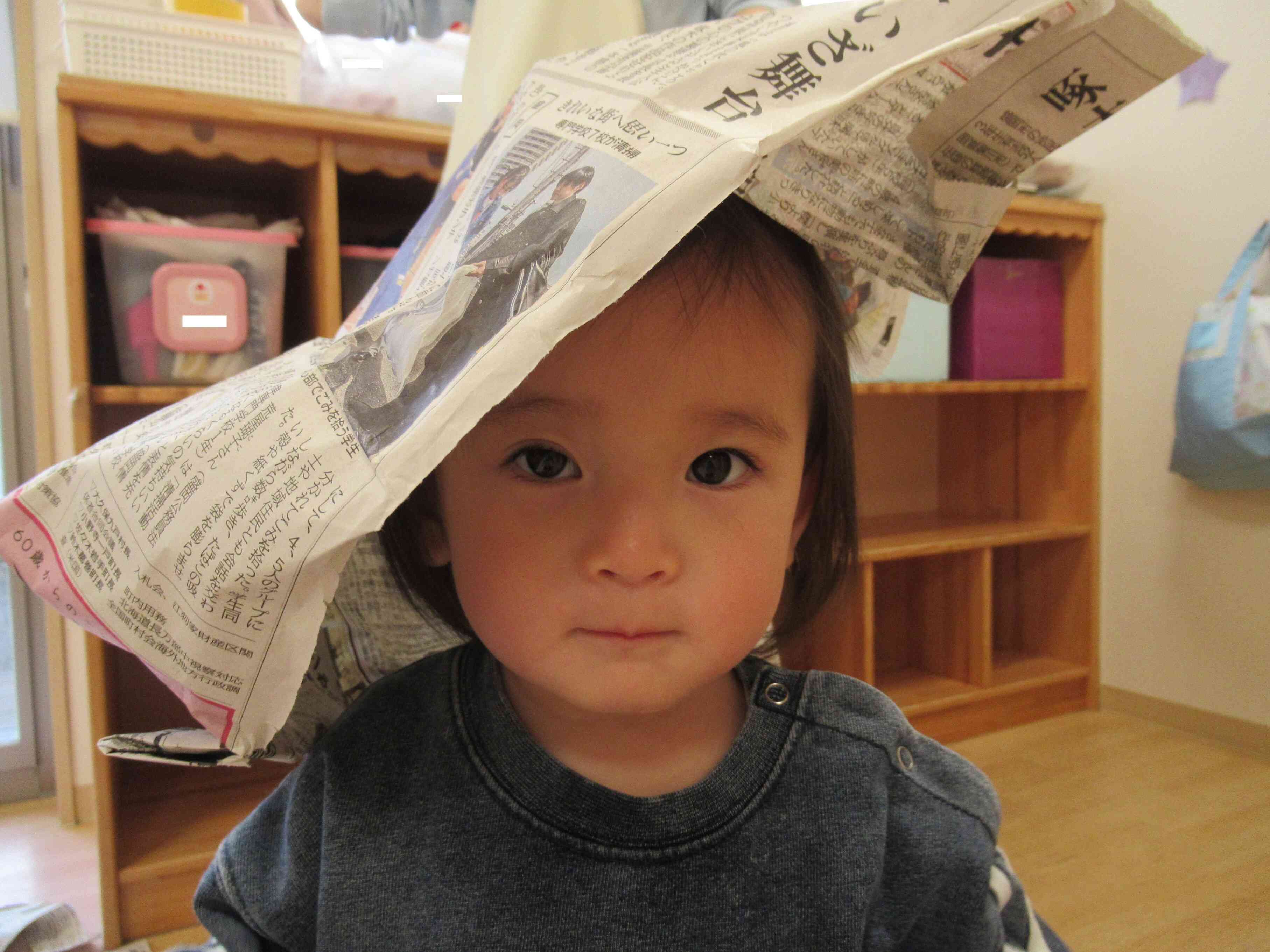 新聞紙って楽しいね！（ひよこ組）
