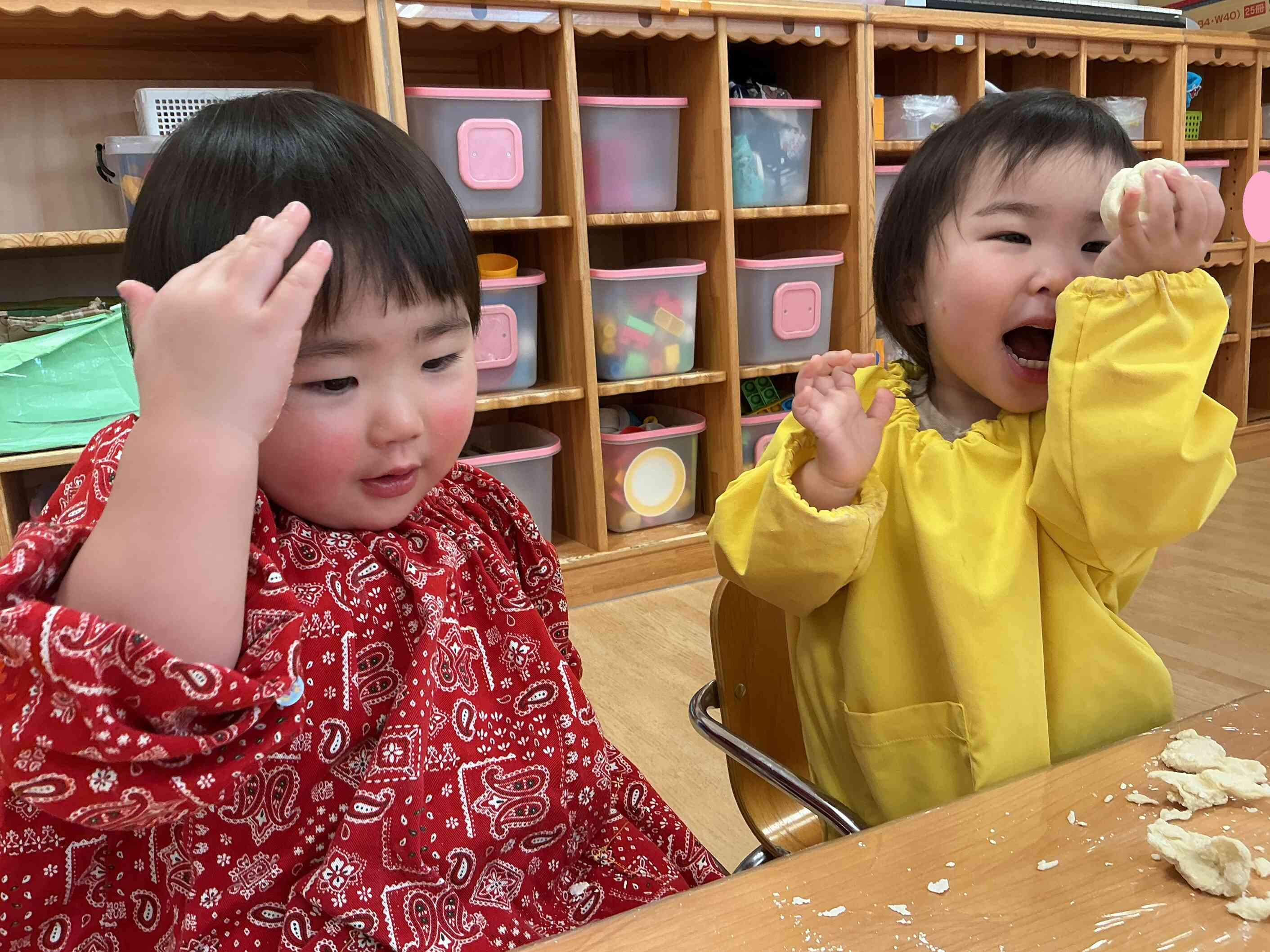 小麦粉粘土遊び(あひる組)