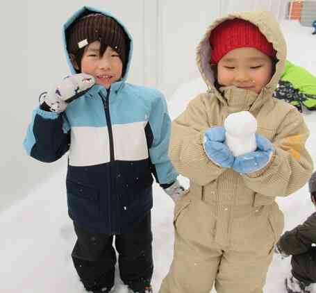 雪遊び、楽しいな～　（ぱんだ組）