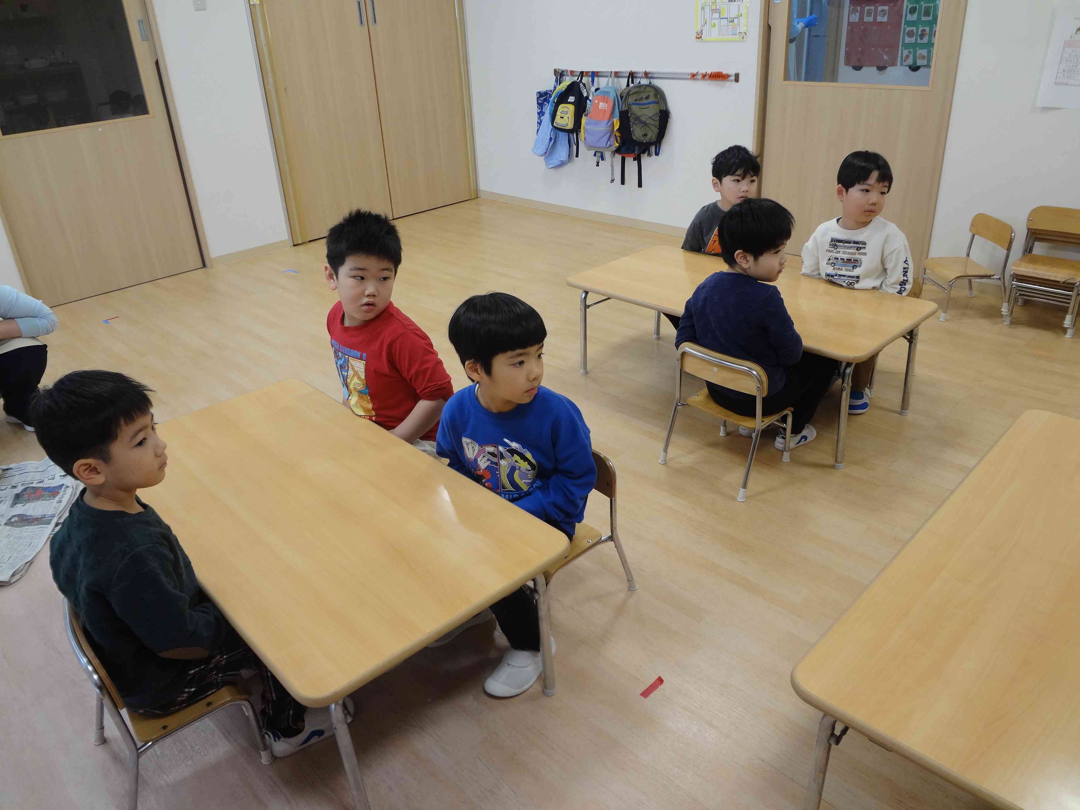 正しい姿勢、正しい箸の持ち方について（きりん組）