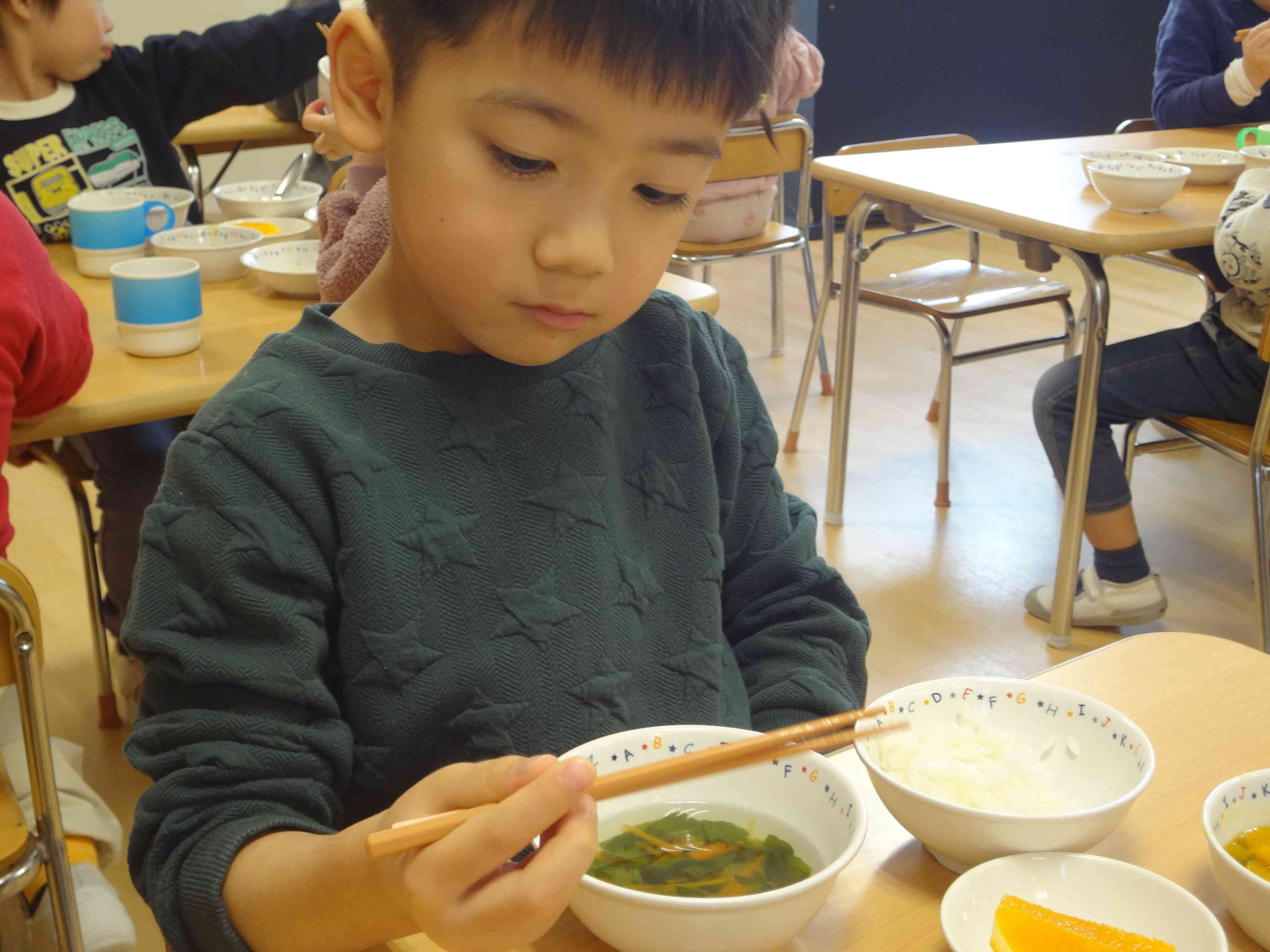 正しい箸の持ち方を確認しよう！