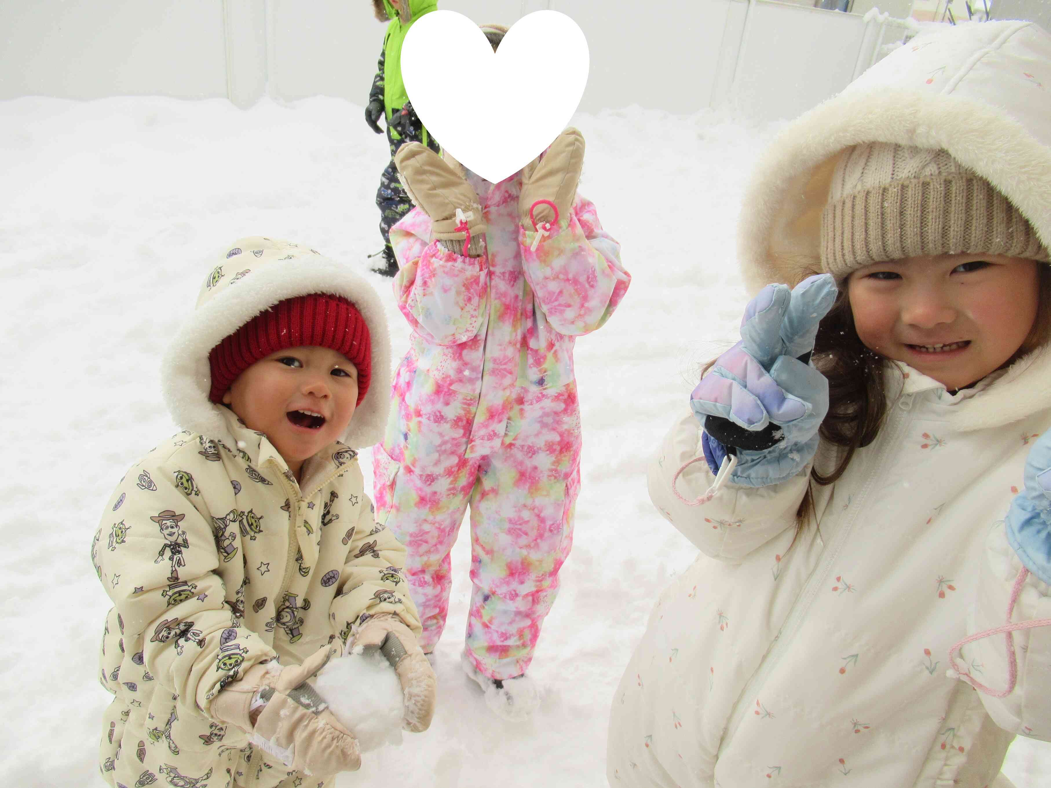 お姉さんたちとも一緒に遊んでいます！