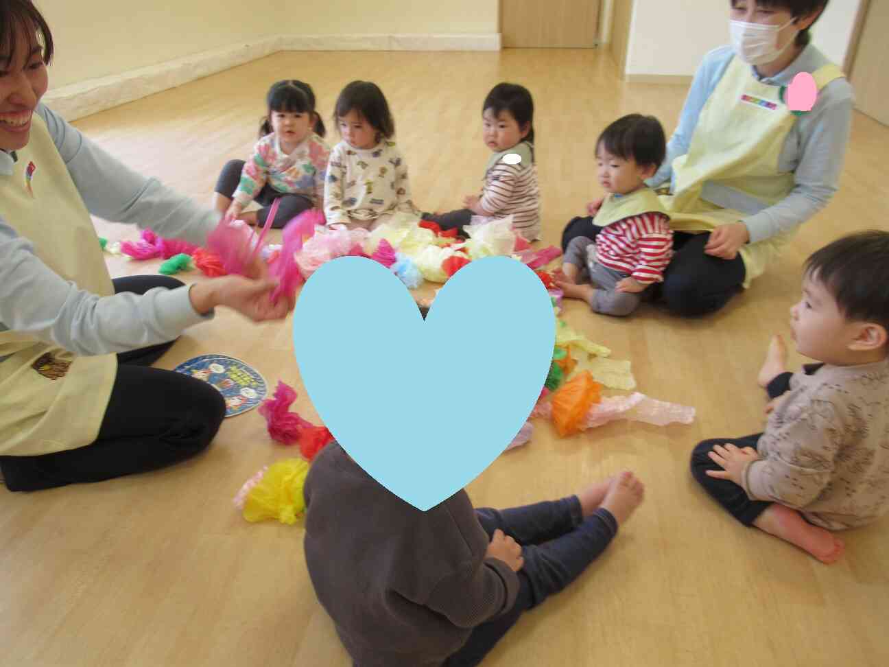 お花紙ひらひら〜あひる組