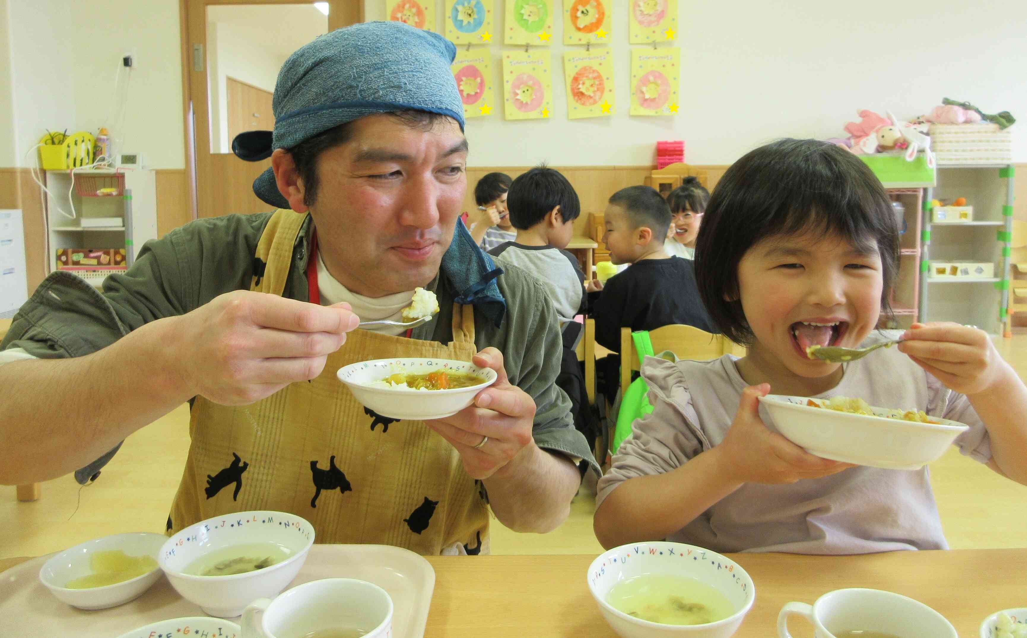 お家の人と一緒に食べる給食は最高だね☆