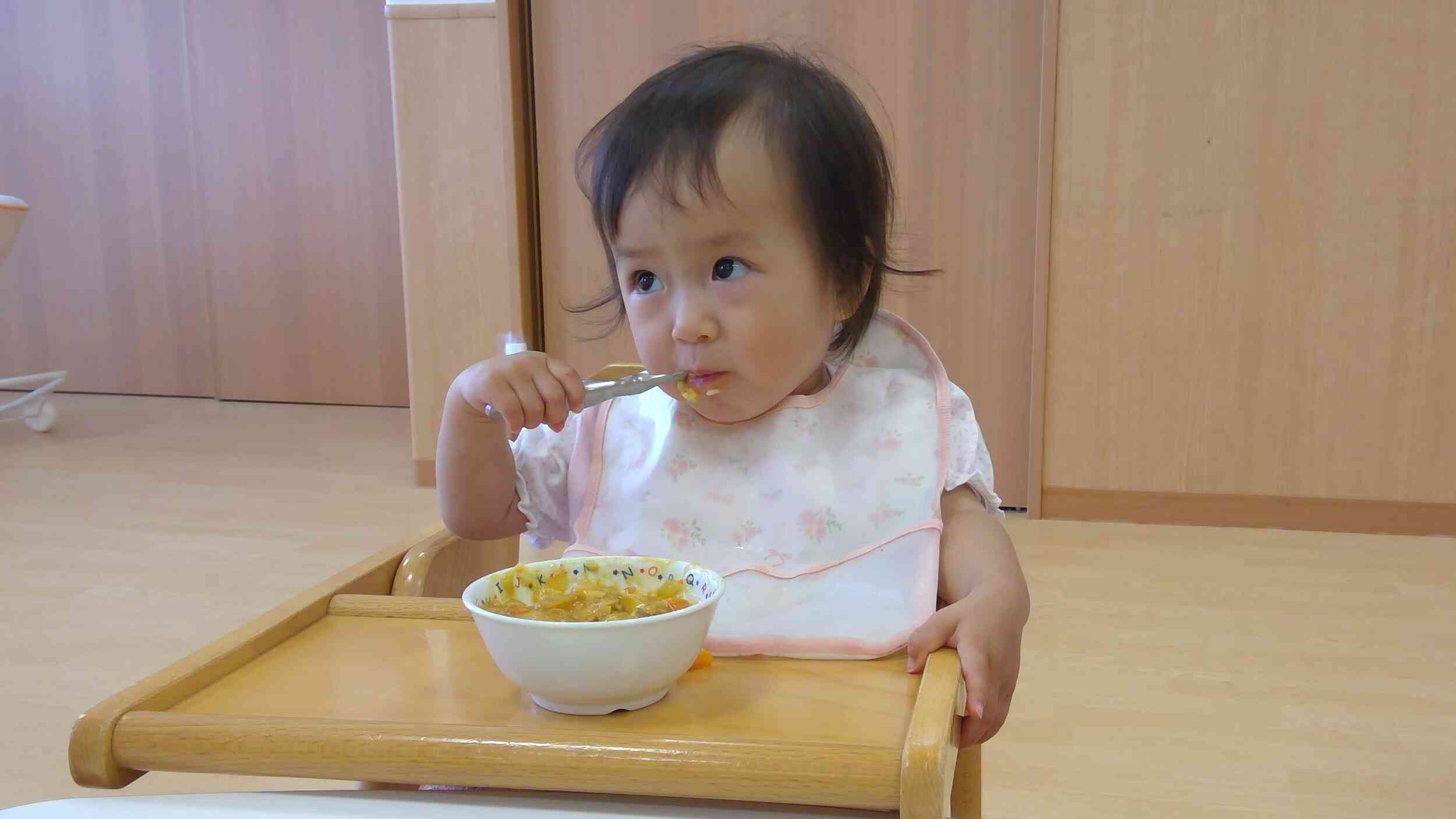 雨降りカレーライスをパクッ!
