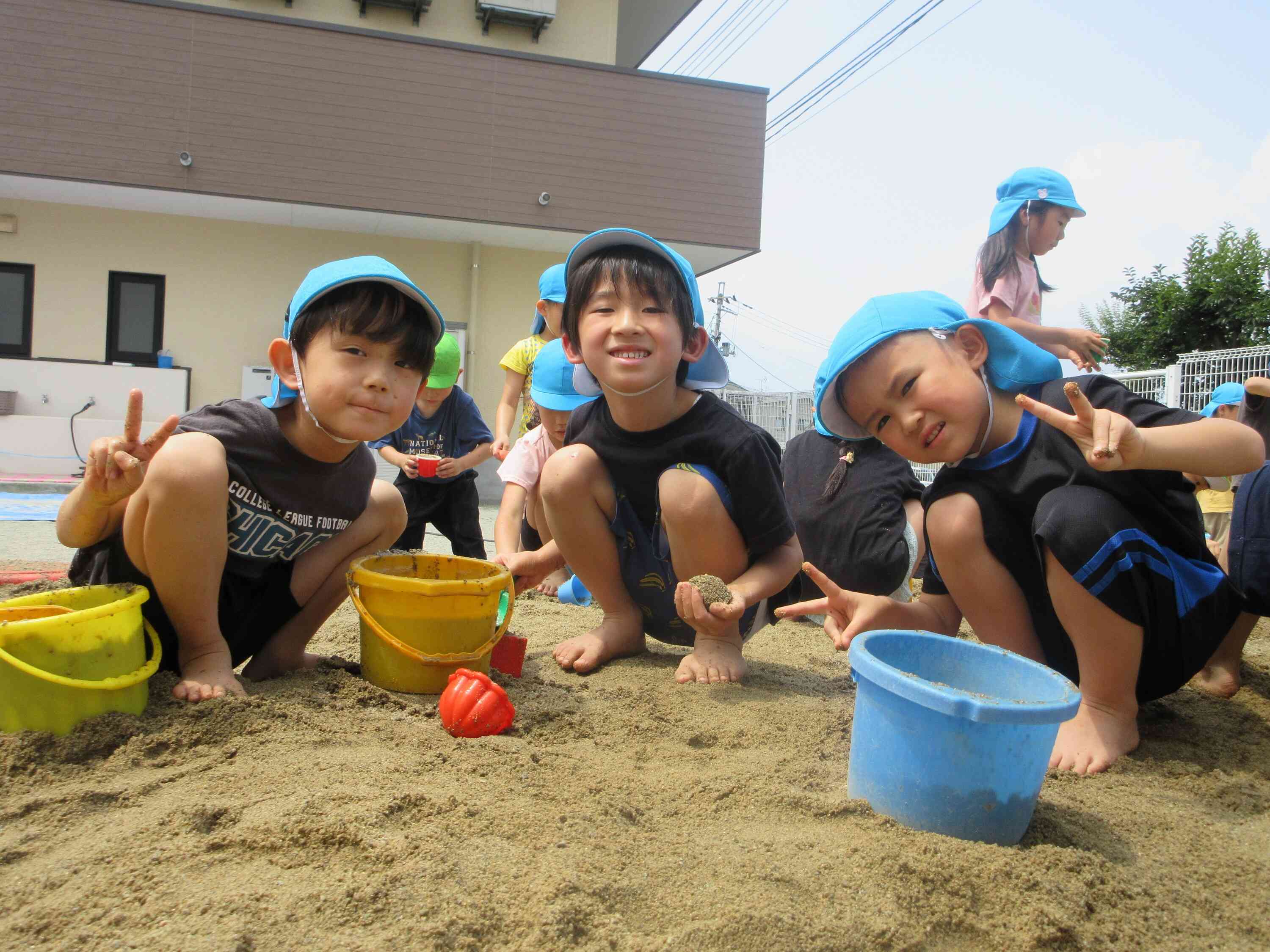 泥遊びって面白いね！～４・５歳児　ぱんだ組・きりん組～