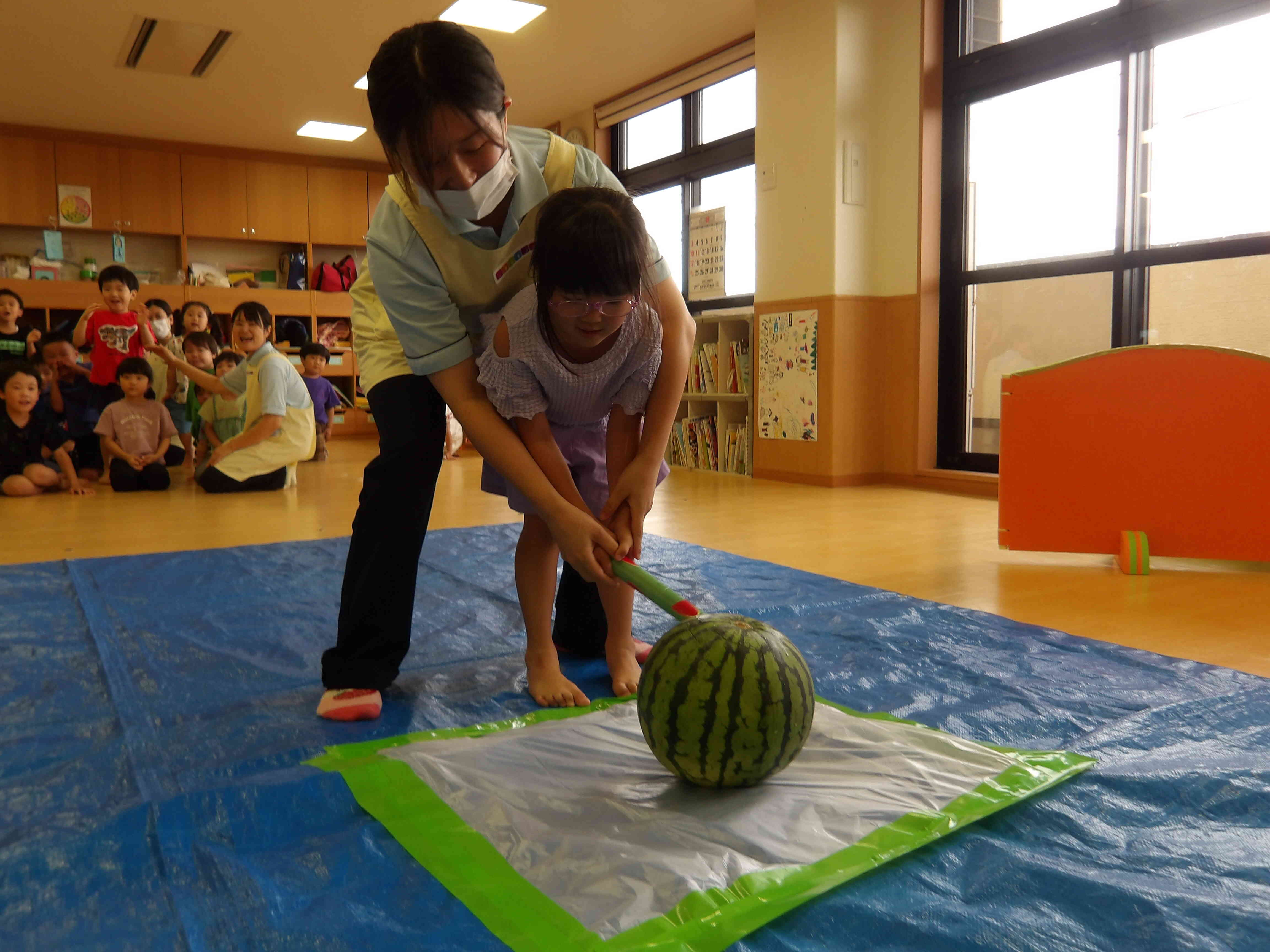 ３・４・５歳児ですいか割り！
